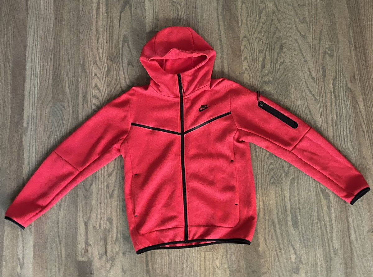 Nike RED NIKE TECH FLEECE | Grailed