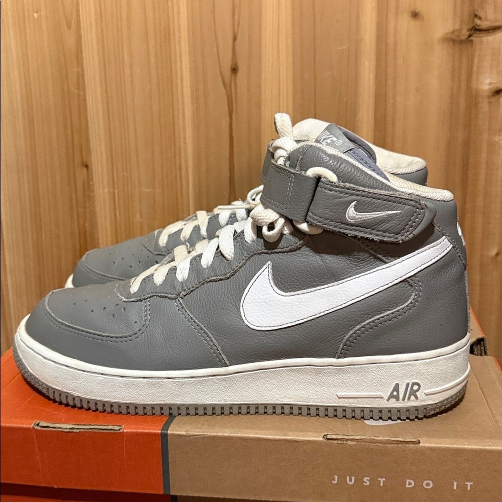 Nike 2002 Nike Air Force 1 Medium Grey White Size US 10 / EU 43 - 2 Thumbnail