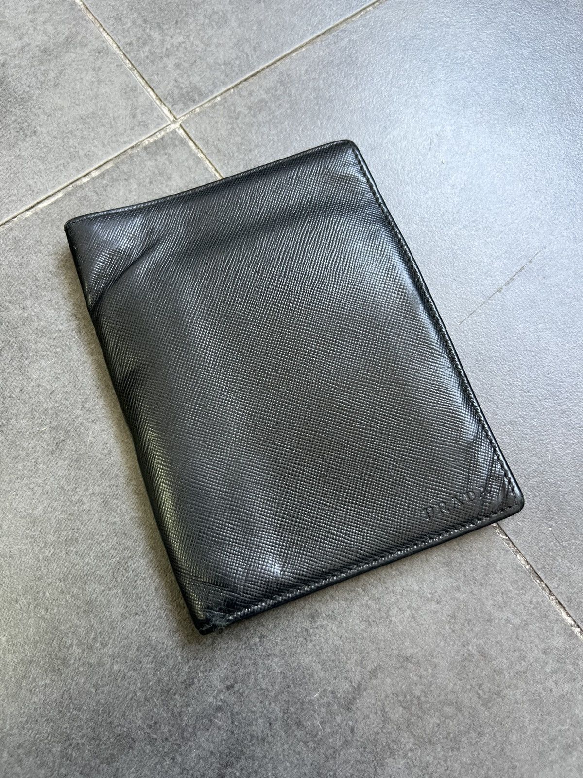 Prada Vintage Prada saffiano wallet cardholder Size ONE SIZE - 1 Thumbnail