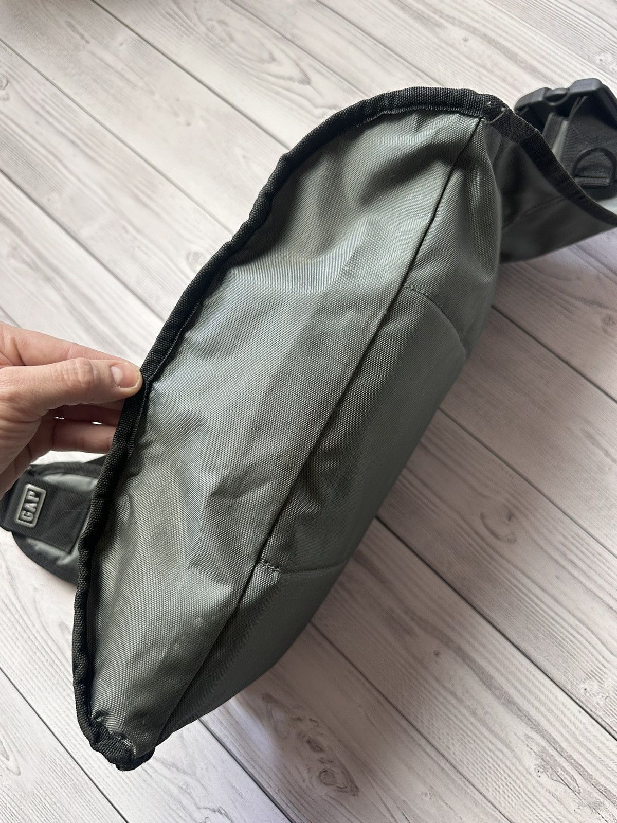 Gap × Vintage gap sling bag avant-garde multiple pocket rare Y2K Size ONE SIZE - 8 Thumbnail