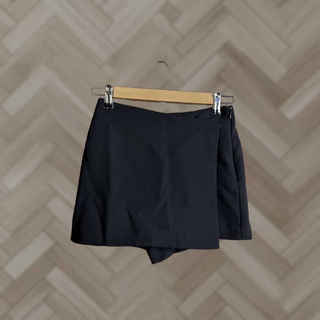 Zara Zara Skort Women’s XS Black A-Line Chic Trendy Size 26" / US 2 / IT 38 - 1 Thumbnail