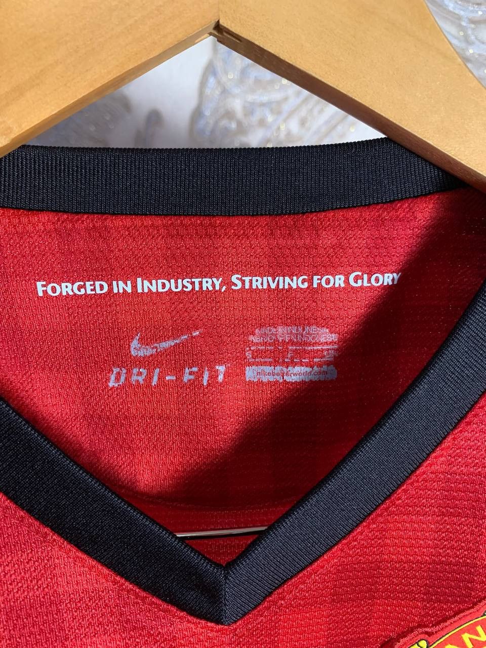 Nike × Vintage VERY RARE NIKE FC MANCHESTER UNITED ENGLAND SOCCER JERSEY Size US S / EU 44-46 / 1 - 5 Thumbnail