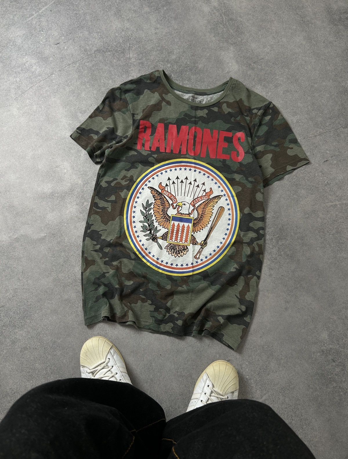 Band Tees Ramones Tour 1985 camo big logo shirts Size US S / EU 44-46 / 1 - 1 Thumbnail