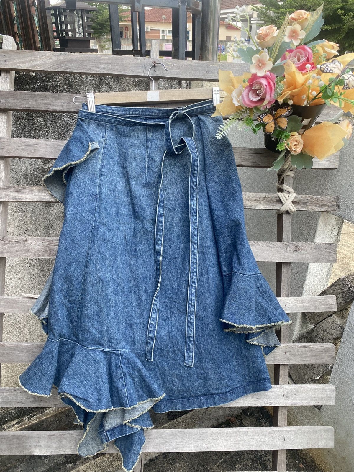 If Six Was Nine Jw Anderson x Uniqlo denim midi skirt Size 27" / US 4 / IT 40 - 2 Thumbnail