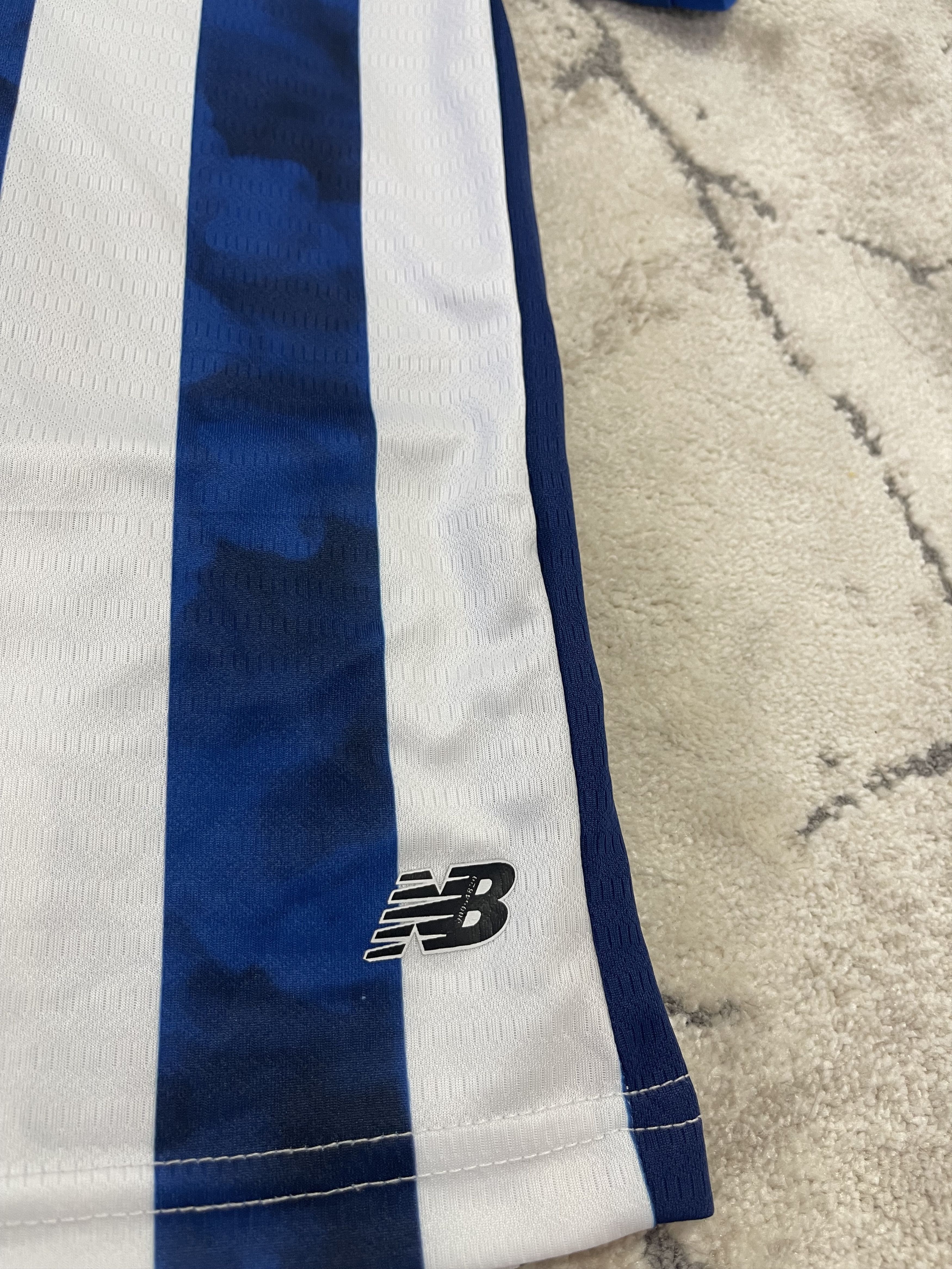 New Balance FC Porto Home Jersey 2024–25 – Youth Size 9–10 Size US XXS / EU 40 - 10 Thumbnail