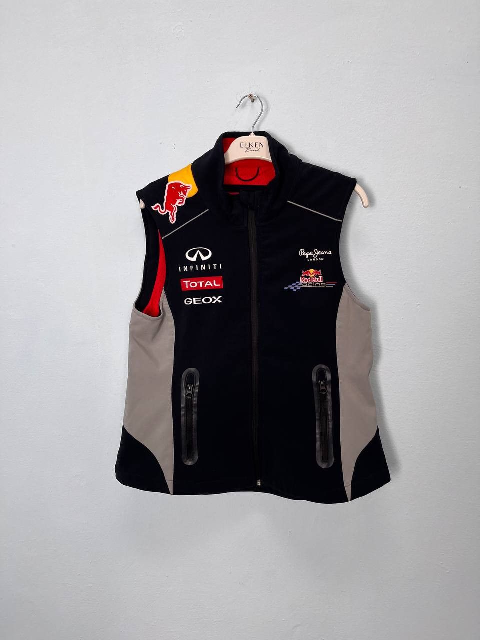 Other F1 Red Bull Racing Supply Pere Pere Vest M REDBULL Size US M / EU 48-50 / 2 - 1 Thumbnail
