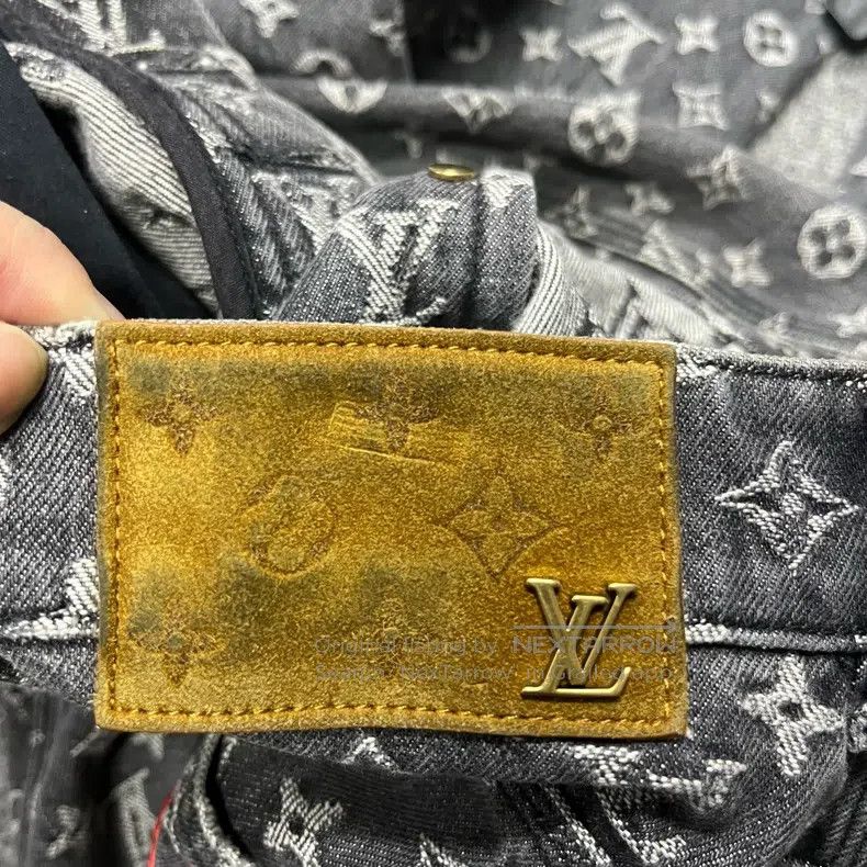 Louis Vuitton Louis Vuitton Logo Full Print Loose Jeans Size US 33 - 6 Thumbnail