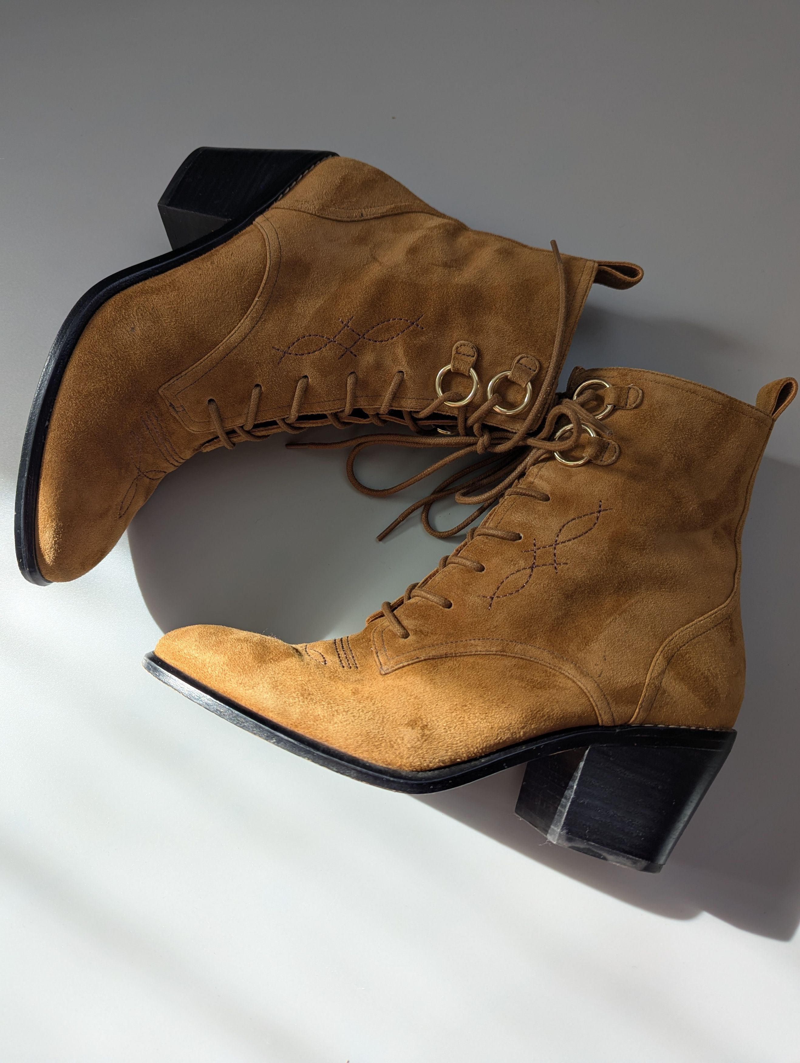 Diane von Furstenberg × Japanese Brand Diane Von Furstenberg Dakota Suede Ankle Boots Size US 8 / IT 38 - 1 Thumbnail
