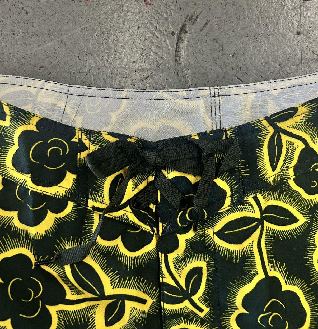 Stussy Stussy Floaral Swim Shorts Size 34/ Large NEW Size US 34 / EU 50 - 2 Thumbnail