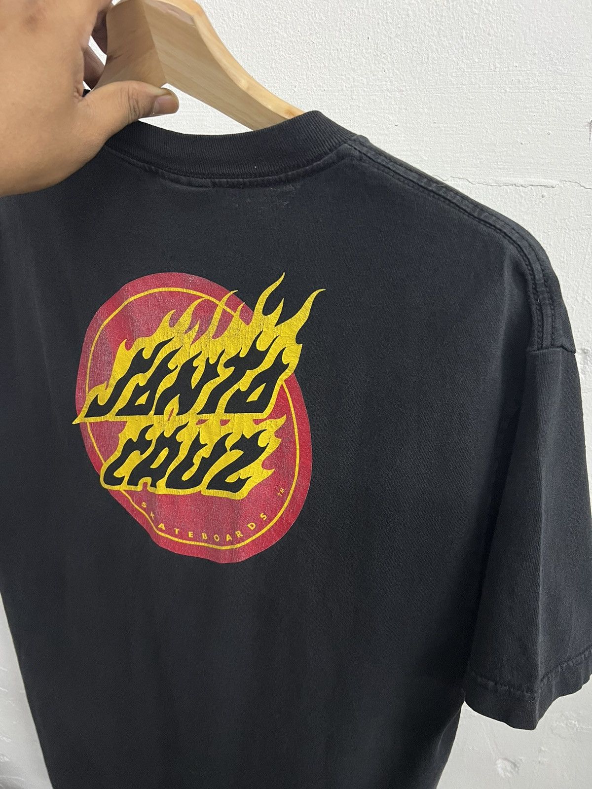Hook-Ups × Santa Cruz Skateboards × Vintage Vintage Y2K Santa Cruz Skateboard Flame Tee Size US L / EU 52-54 / 3 - 13 Thumbnail