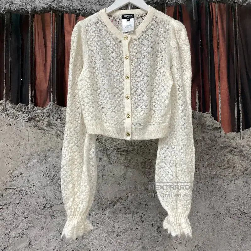 Chanel Chanel White Long Sleeve Cropped Knit Sweater . Size XXS / US 00 / IT 34 - 1 Thumbnail