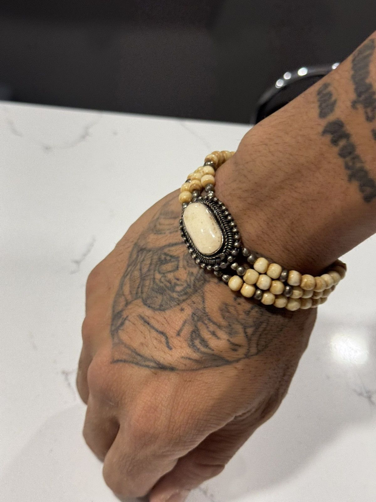 Jewelry Vintage bone beads and silver tone metal bracelet Size ONE SIZE - 14 Thumbnail