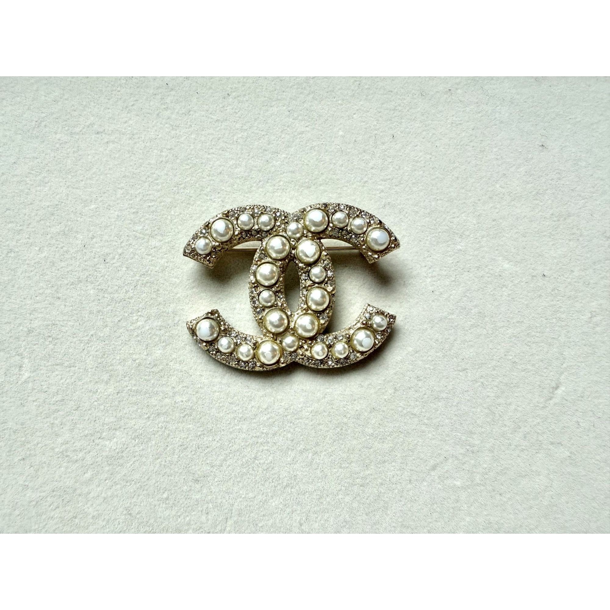 Chanel Chanel Gold-Tone CC Logo Brooch With Faux Pearls & Crystals Size ONE SIZE - 4 Thumbnail