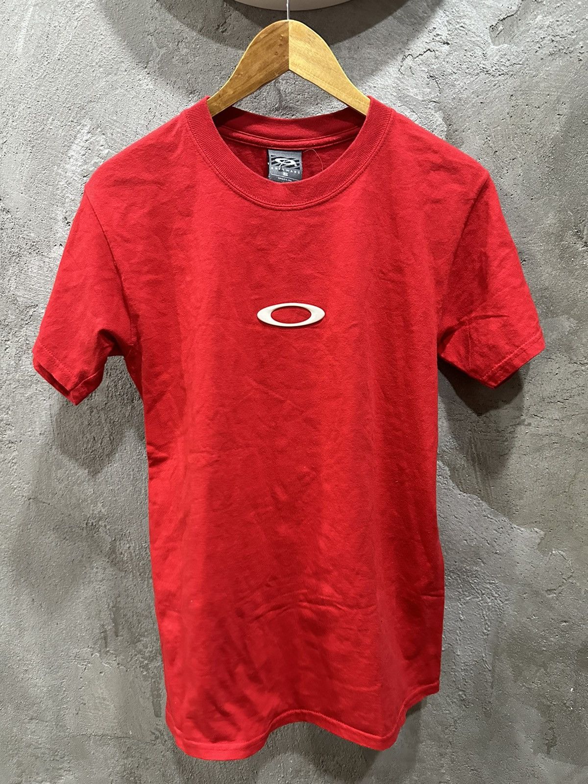 image of Vintage Oakley Software Center Logo Glow In The Dark Tee in Red, Men's (Size Small)