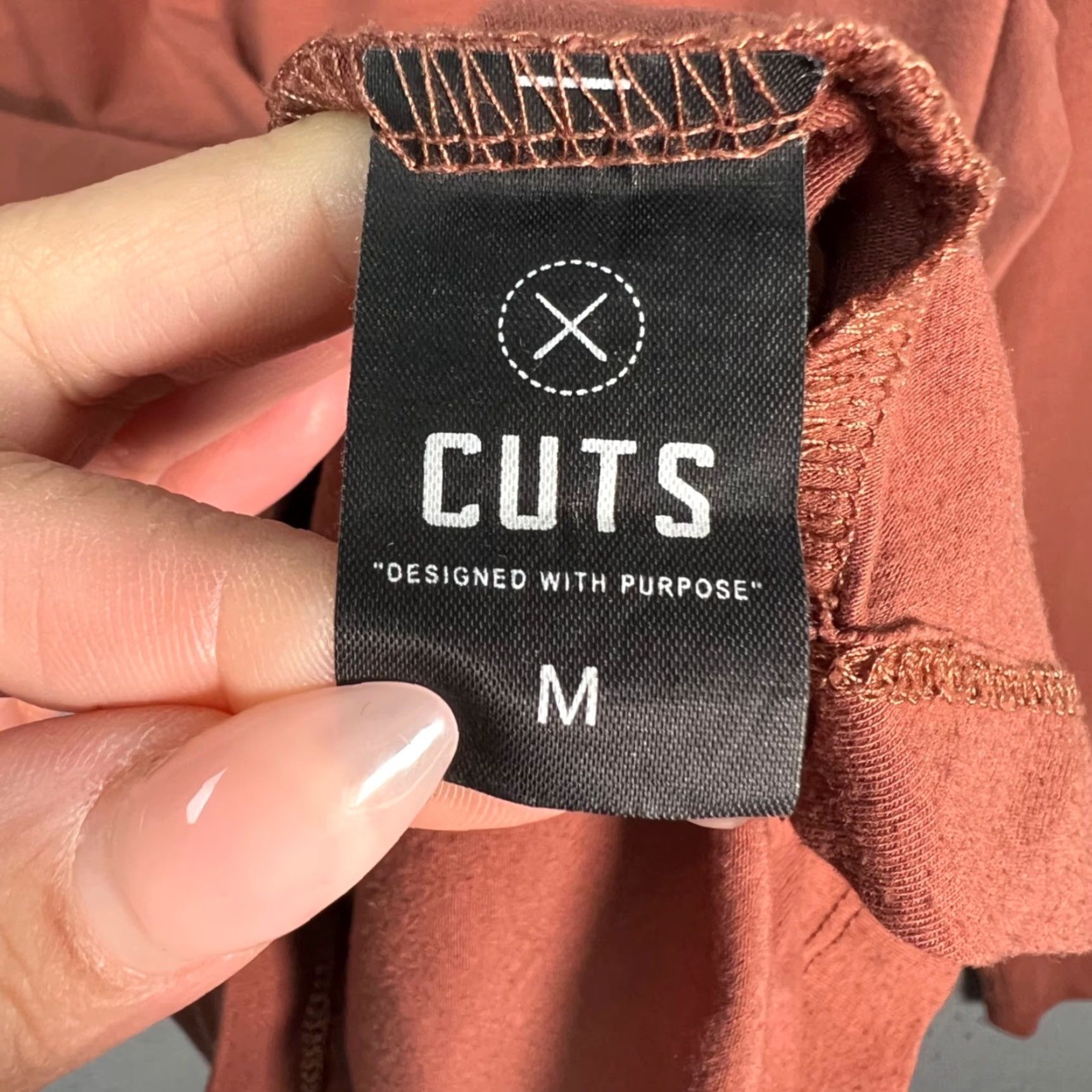 Cuts Cuts Mens T-Shirt Size M Long Sleeve Rust Brown Curved Hem Crew Neck Polyester Blend solid Vintage? No. (Note: Vintage: No) Size US M / EU 48-50 / 2 - 3 Thumbnail