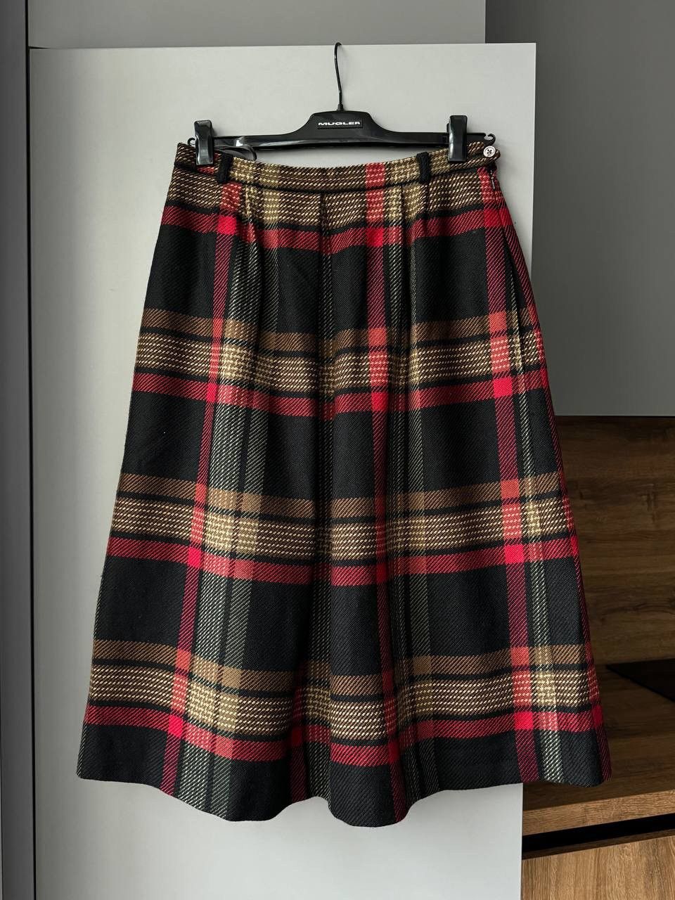 Burberry Vintage Burberrys Wool Checkered Scotland Skirt Size 30" / US 8 / IT 44 - 1 Thumbnail