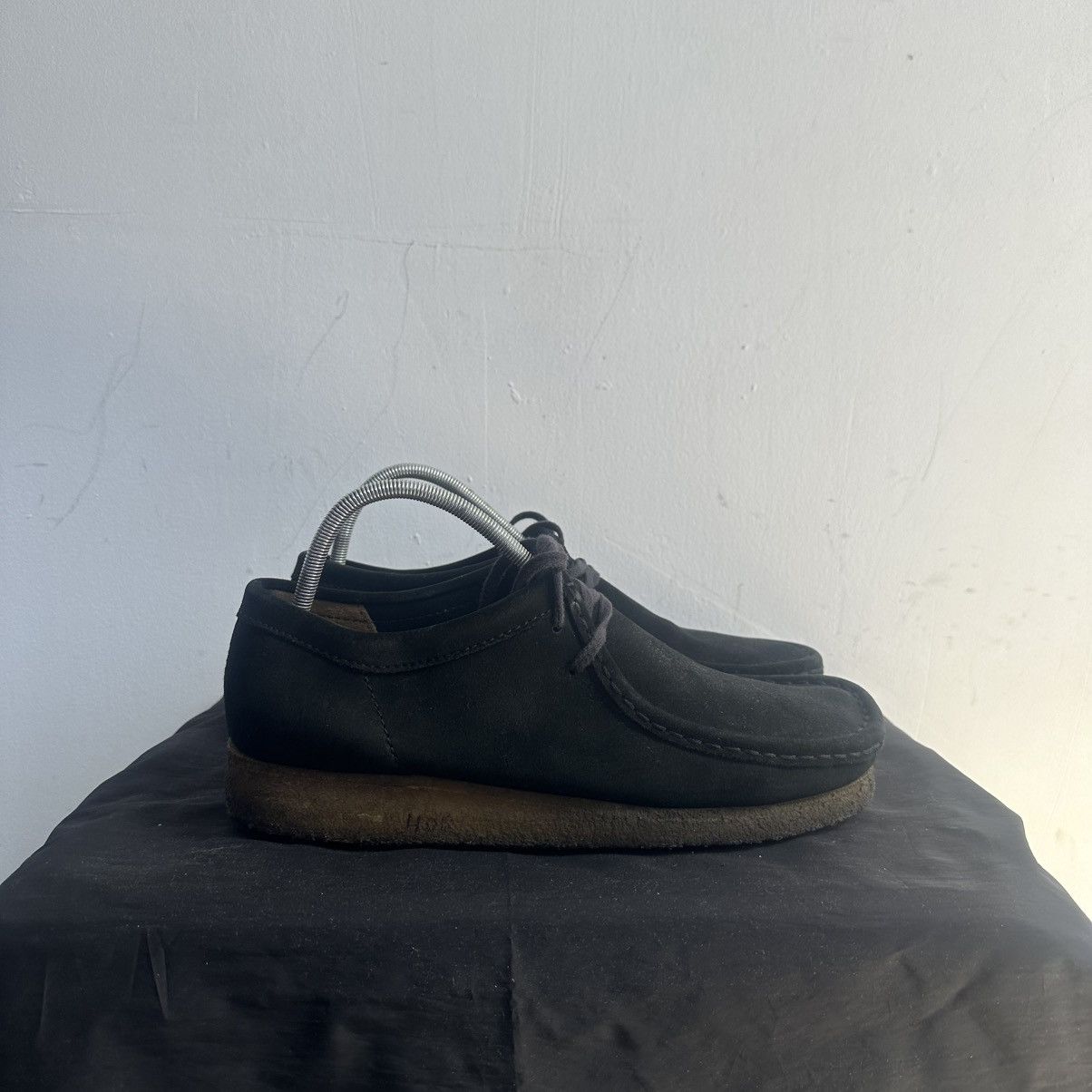 Clarks Clarks Wallabee Black Suede Low Size US 8.5 / EU 41-42 - 1 Thumbnail