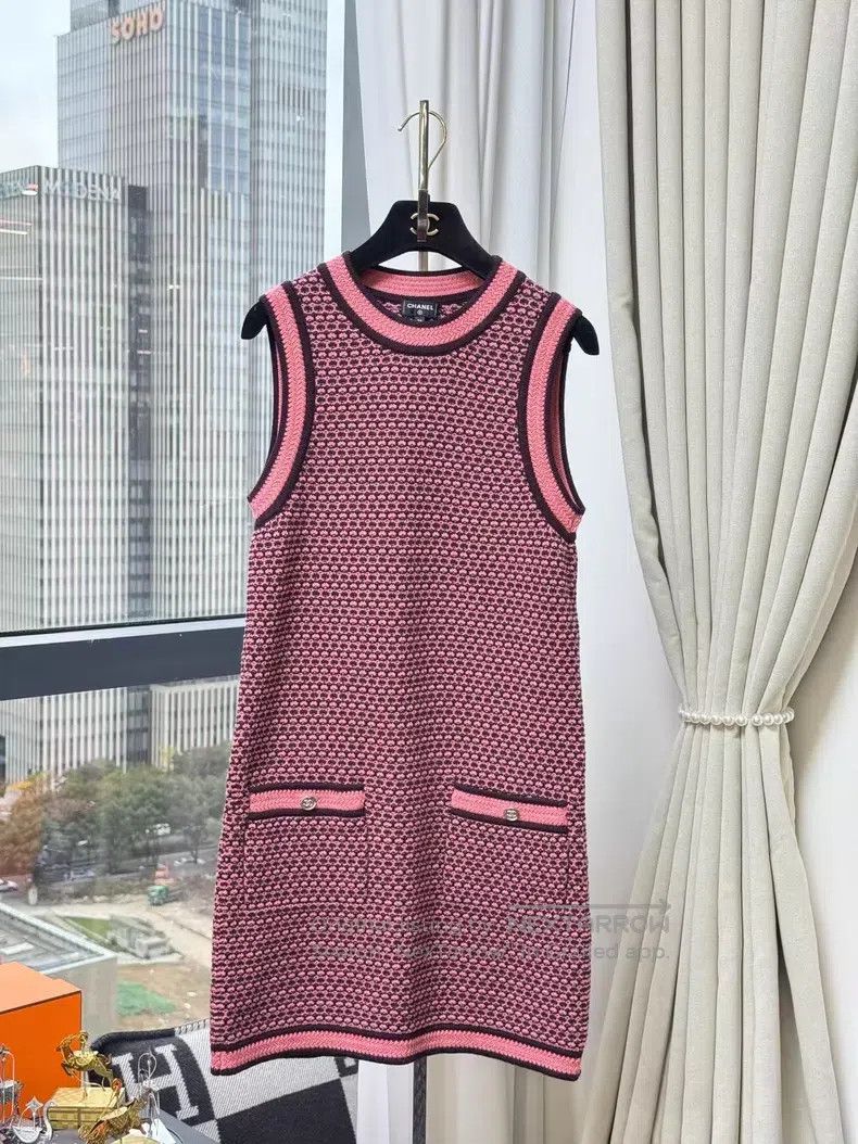 Chanel Chanel Sleeveless vest knitted dress Size XS / US 0-2 / IT 36-38 - 1 Thumbnail