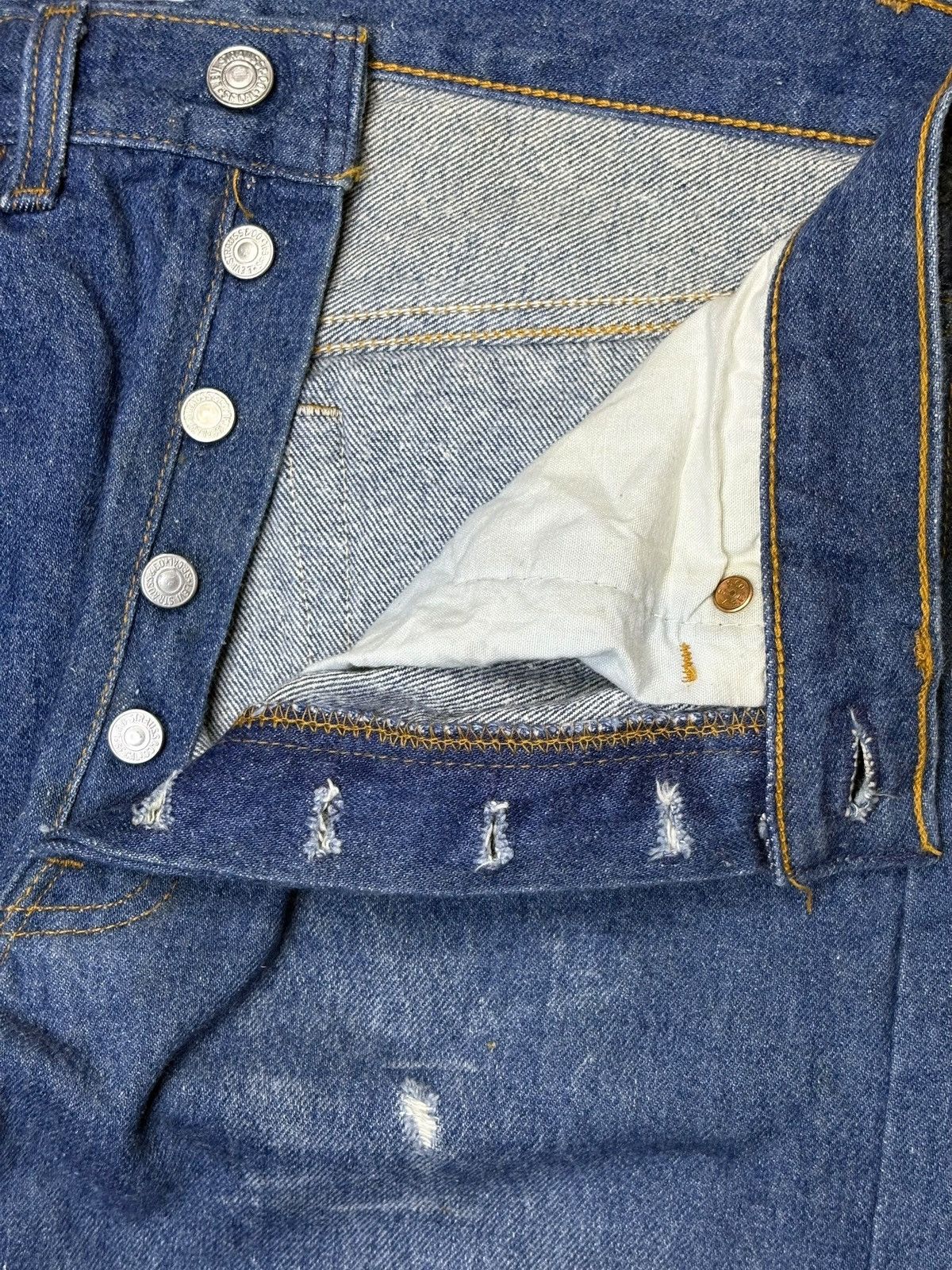 Levi's Vintage 90s Levis 501 Distressed Ripped Faded Loose Jeans Size US 30 / EU 46 - 3 Thumbnail