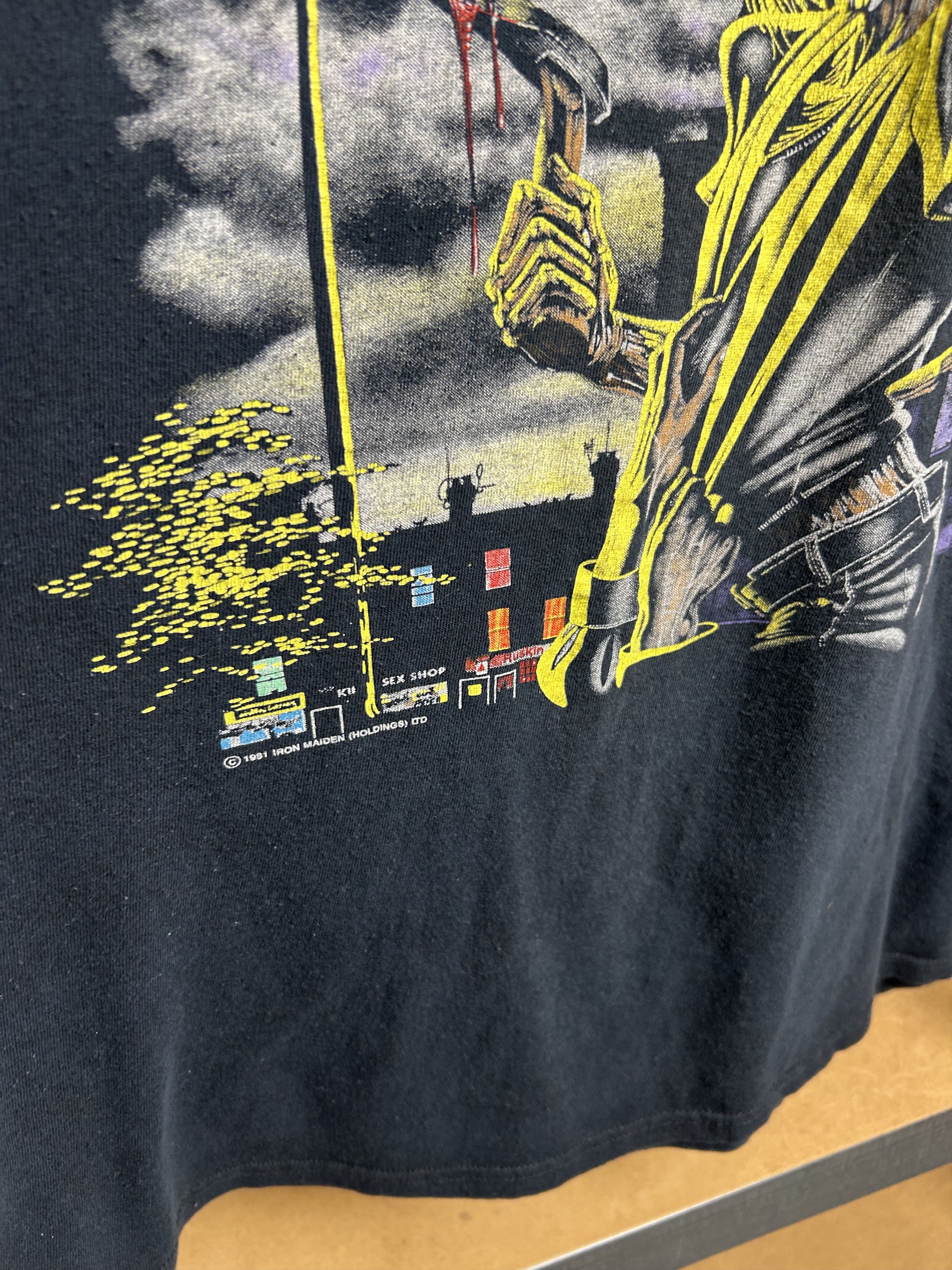 Band Tees Vintage 2000s Iron Maiden 1981 Print Rock Band T-shirt Size US XL / EU 56 / 4 - 6 Thumbnail