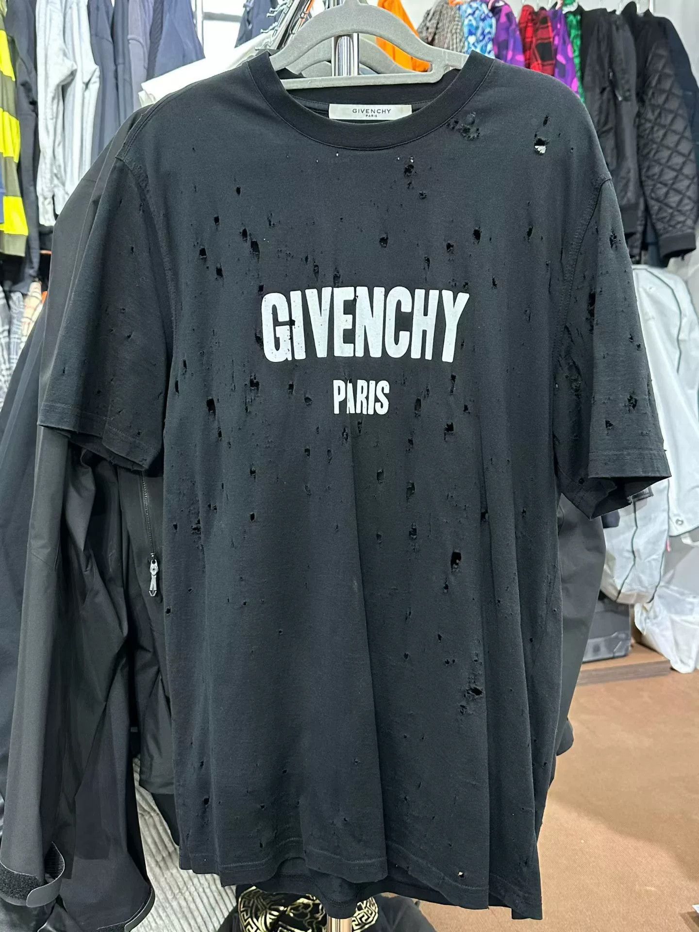 Givenchy Givenchy T-Shirt 44 Men Size US L / EU 52-54 / 3 - 1 Preview