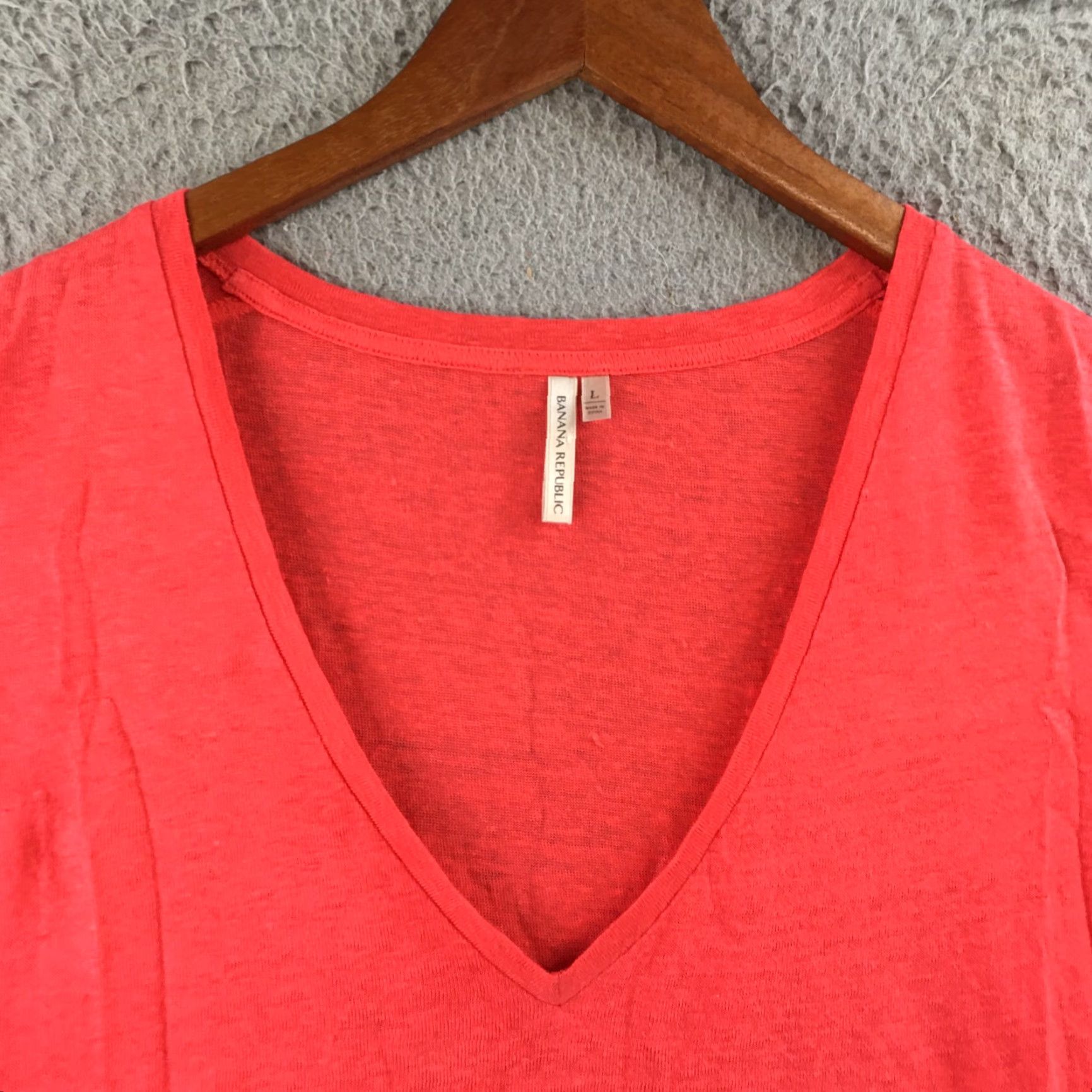 Banana Republic Banana Republic Tee T-Shirt Womens L Red Linen Short Sleeve V-Neck Pullover Size L / US 10 / IT 46 - 2 Thumbnail