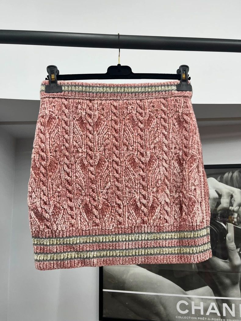 Chanel Chanel 22B pink velvet skirt Size 25" / US 0 / IT 36 - 3 Thumbnail