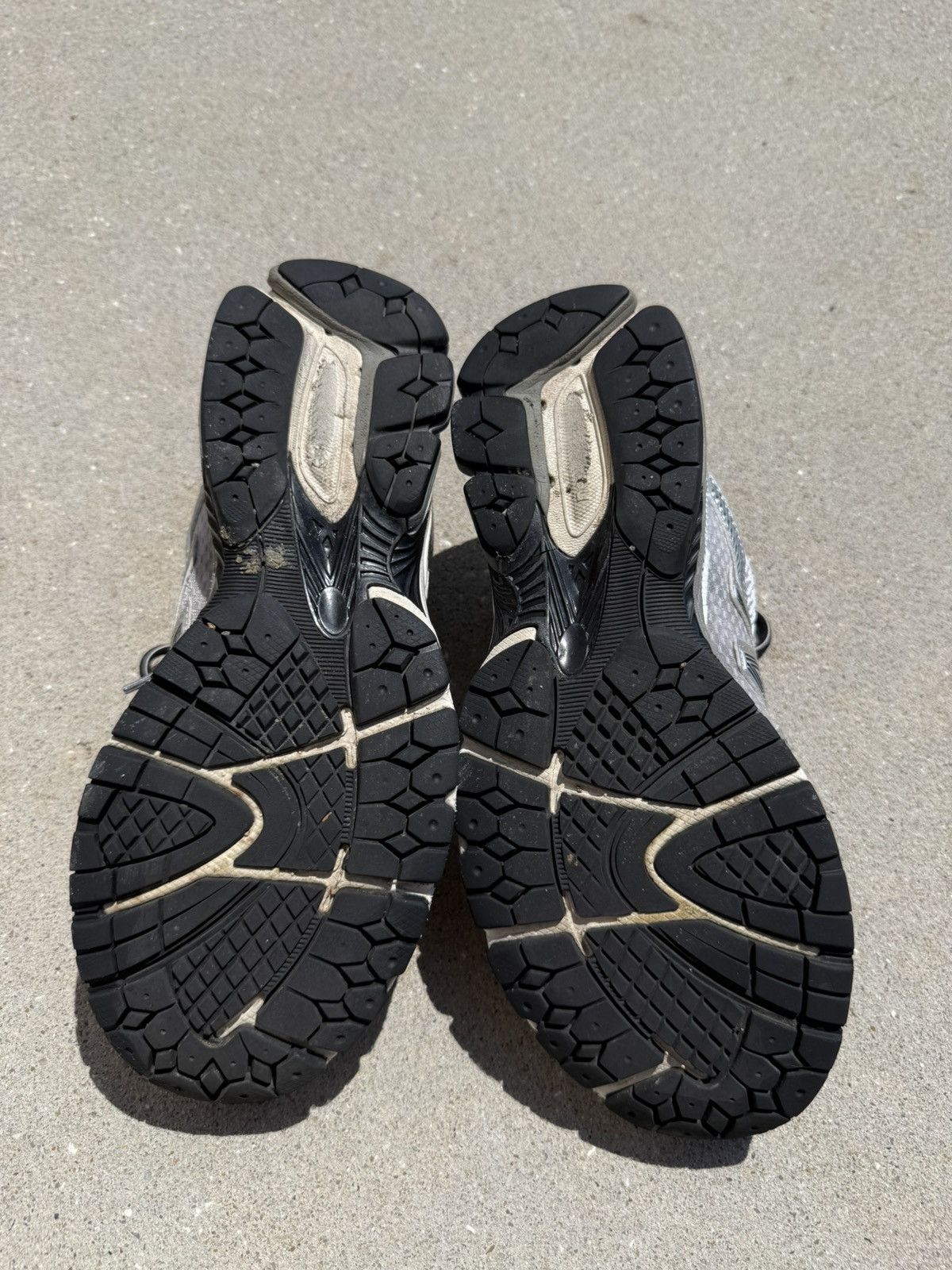 New Balance New Balance 860v Size US 9.5 / EU 42-43 - 4 Thumbnail