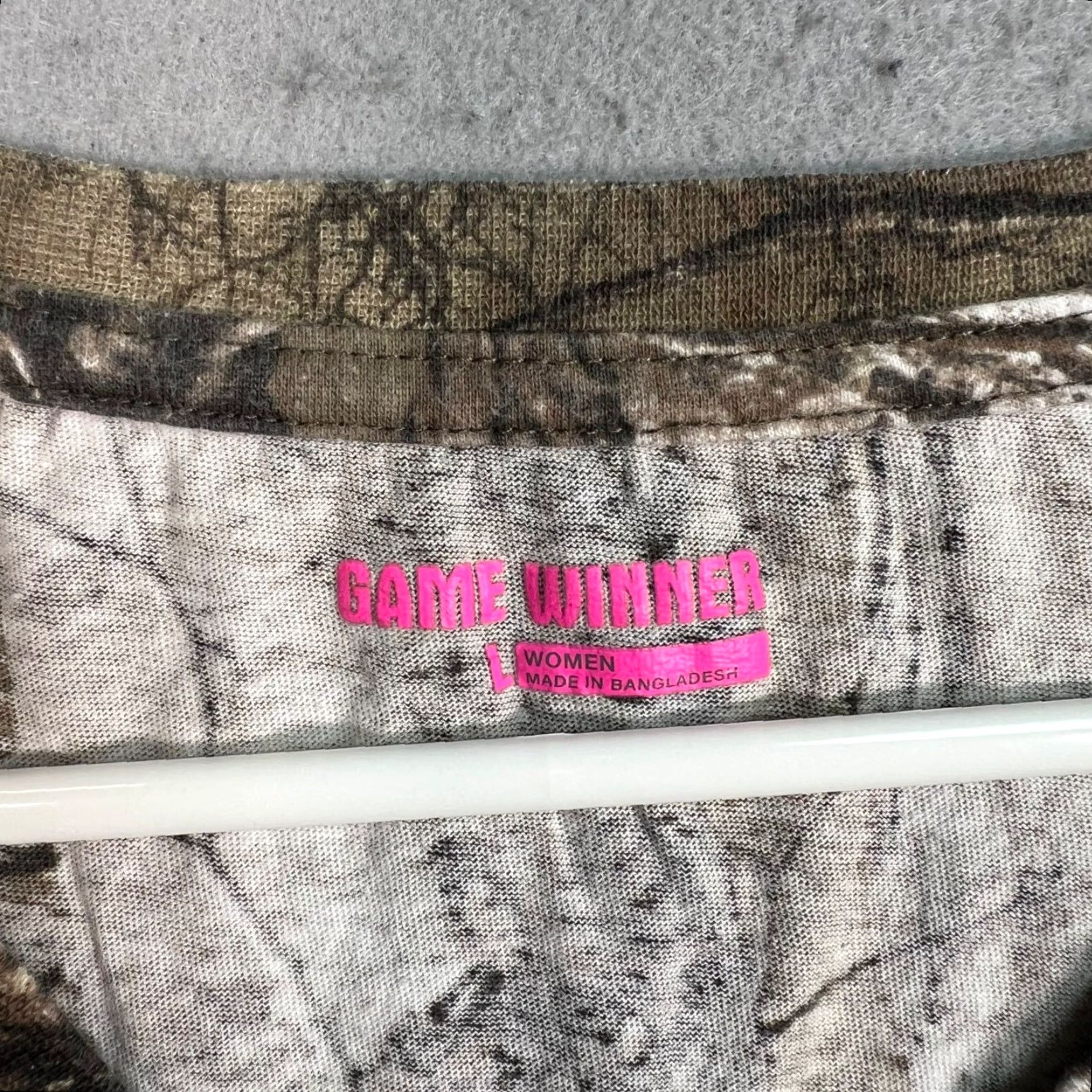 Realtree VINTAGE Game Winner Womens Large Real Tree Camouflage V-Neck Short Sleeve Shirt Size M / US 6-8 / IT 42-44 - 3 Thumbnail