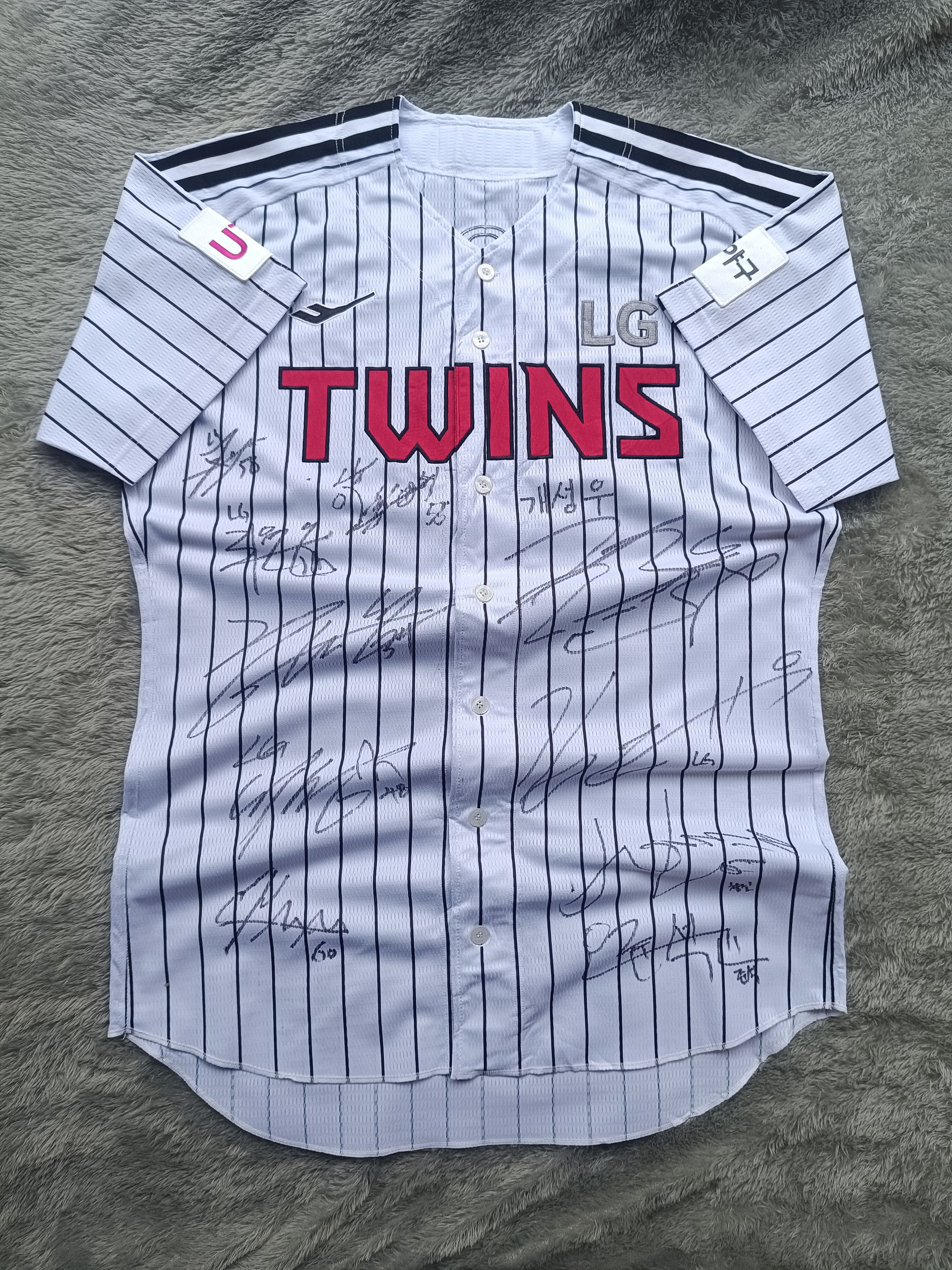 Vintage LG Twins Jersey with sign | Grailed