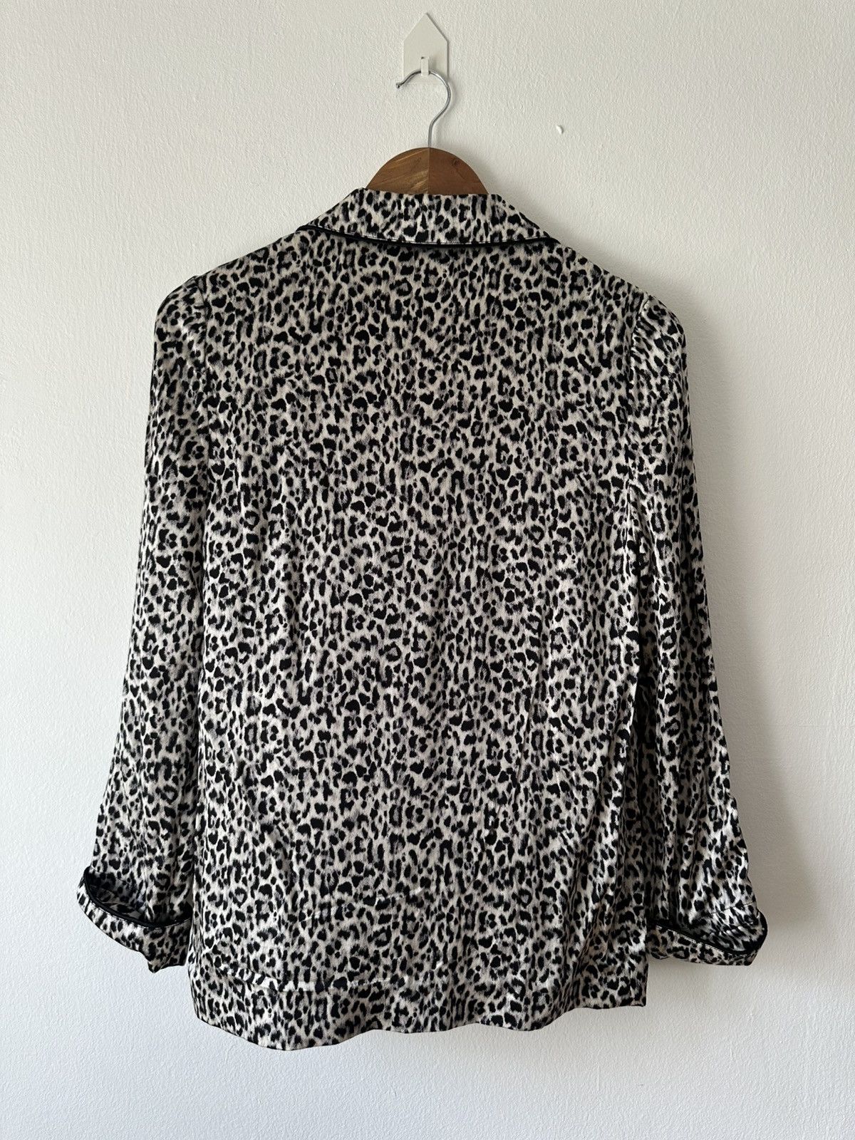 Saint Laurent Paris Saint Laurent Paris Leopard Print Silk Blazer Size XS / US 0-2 / IT 36-38 - 3 Thumbnail