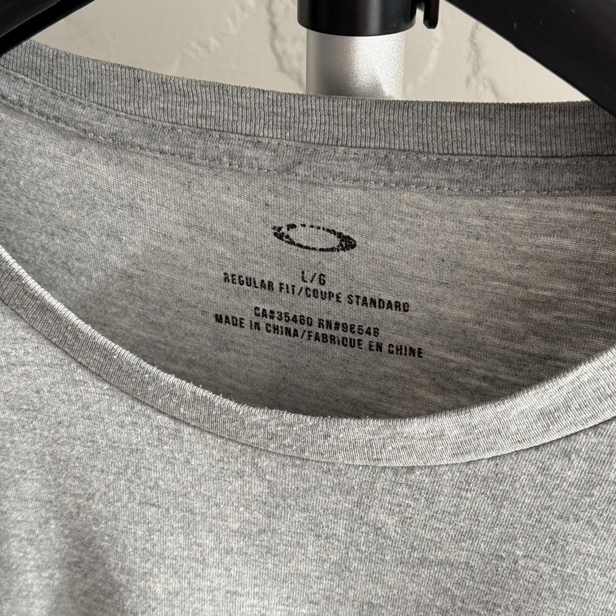 Oakley Vintage Oakley Centr Logo T-Shirt Y2K Size US L / EU 52-54 / 3 - 5 Thumbnail