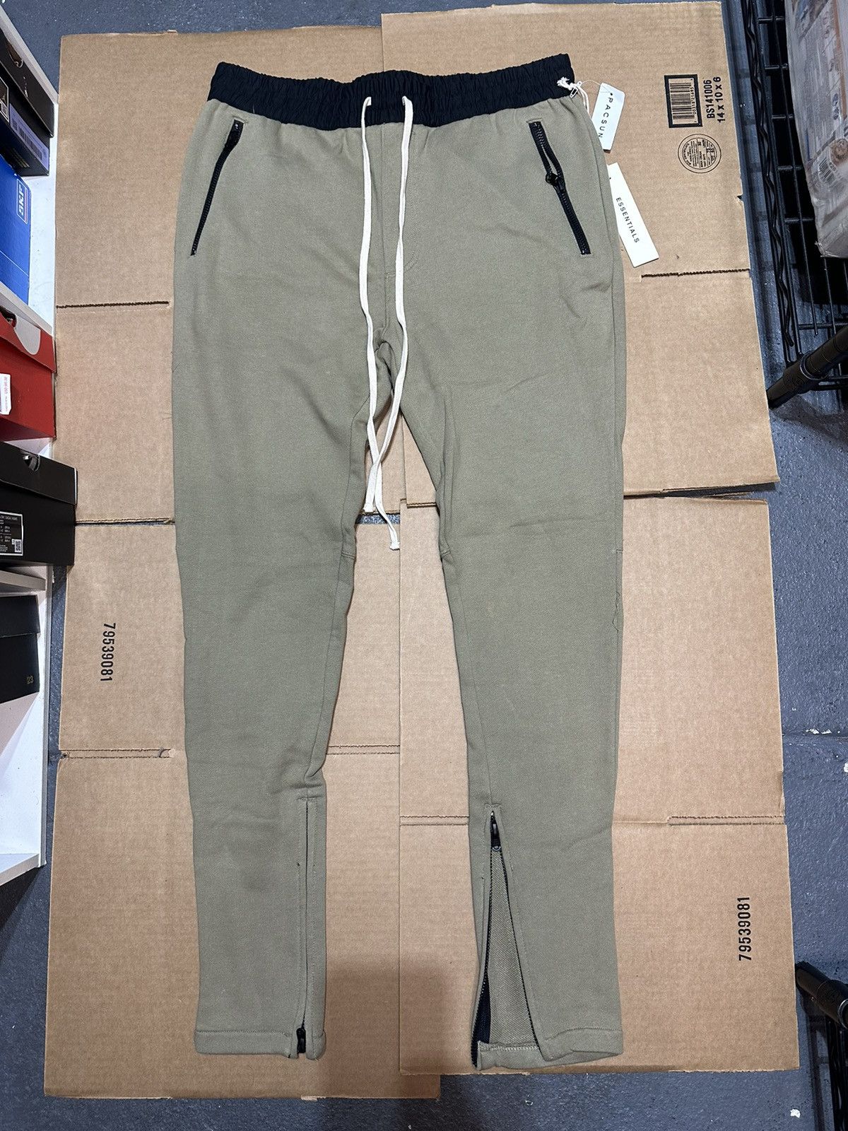 FOG Essentials Sweatpants ‘Silver Sage’ Size US 35 - 6 Thumbnail