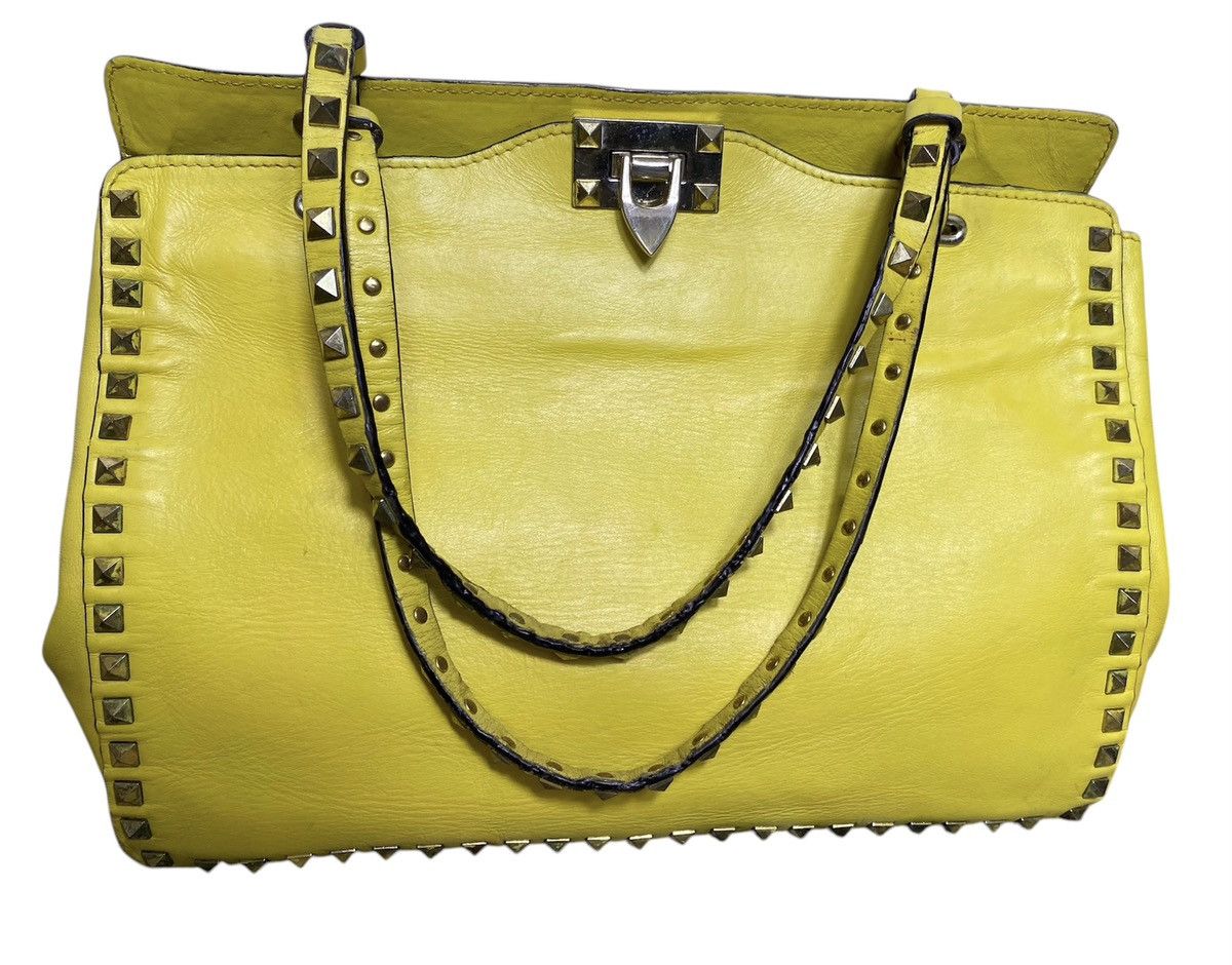 Designer × Valentino 🔥Quick Sale🔥 Valentino Garavani Shoulder Bag Mint Condition Size ONE SIZE - 1 Thumbnail