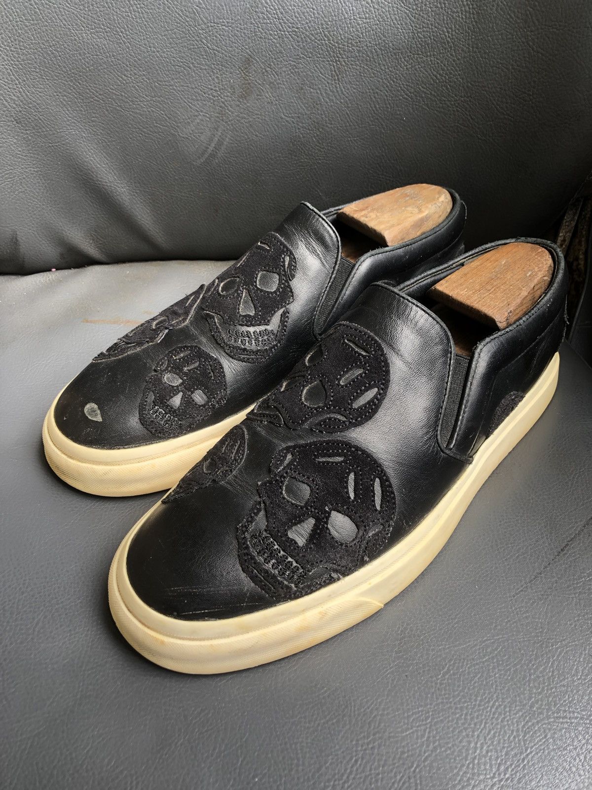 Alexander McQueen Alexander McQueen 432336 Black Leather Sneakers size 40 Size US 6.5 / EU 39-40 - 2 Thumbnail