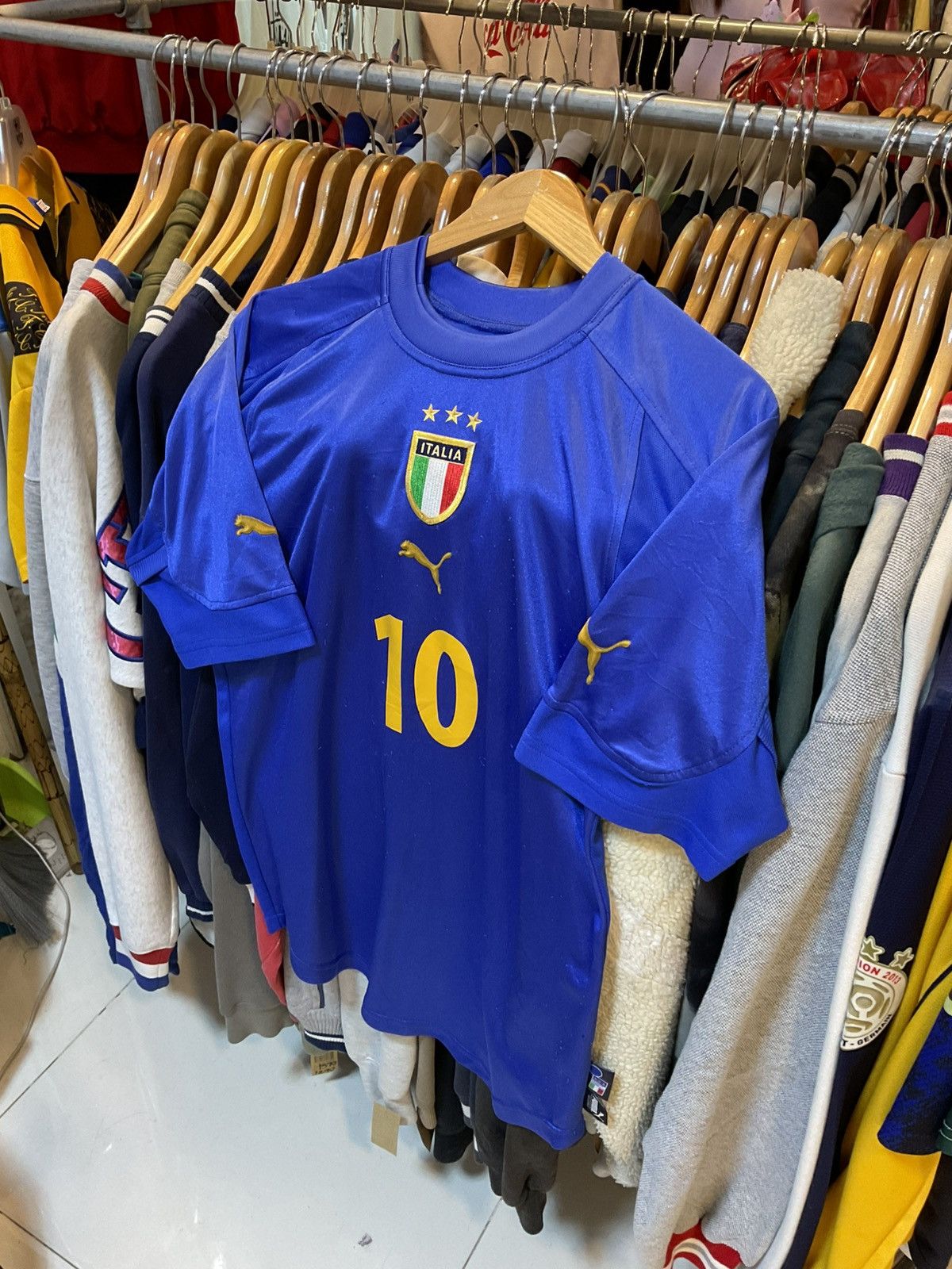 Puma Vintage 2004 Italy TOTTI10 Home Kit Size US M / EU 48-50 / 2 - 1 Thumbnail