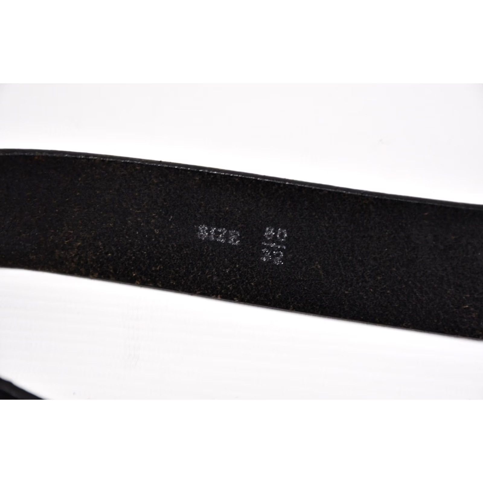 Levi's Levi's Belt Leather 32 / 80 Silver Tone Distressed Vtg Buckle Letters Mens Belt, 100% Leather, Very Good Condition Size 32 - 5 Thumbnail