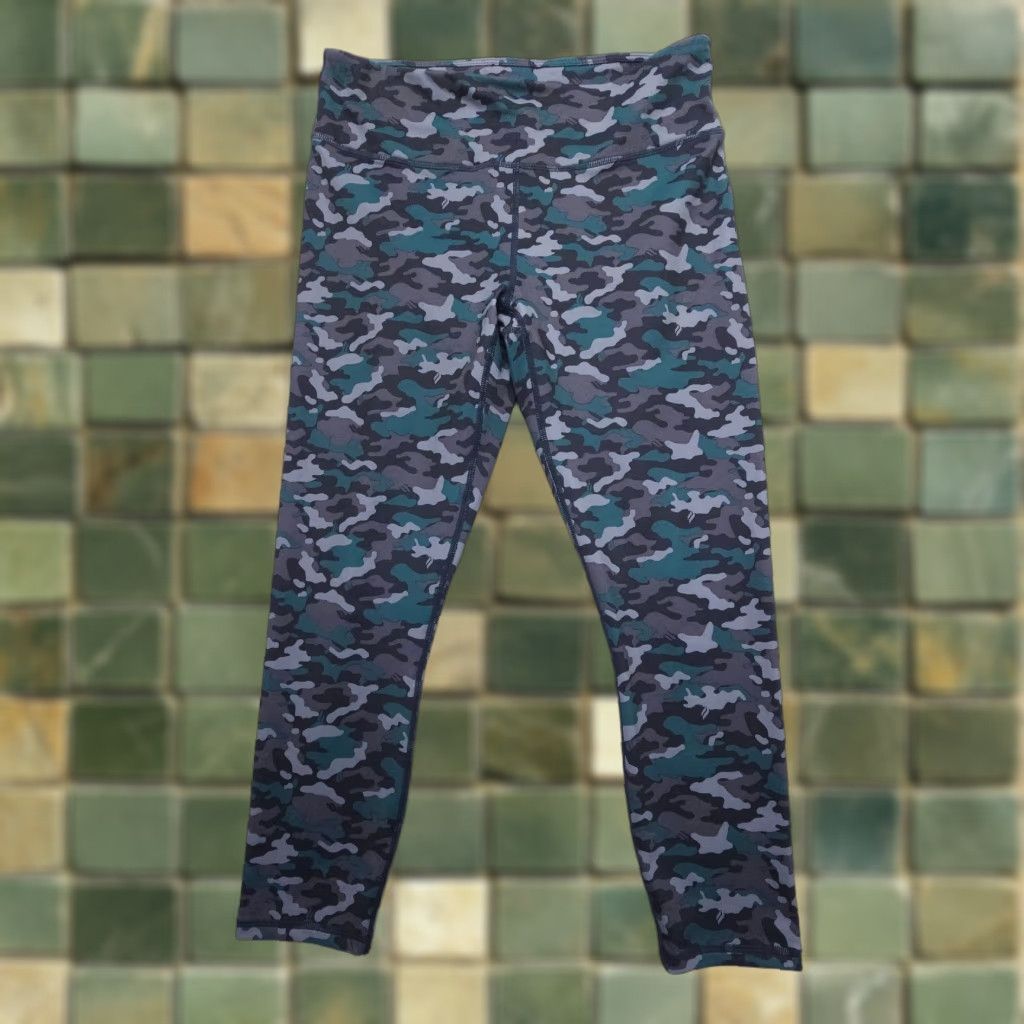 Fabletics Fabletics Powerhold Crop Leggings Womens Small Green Camo Compression Gym Yoga Size 28" / US 6 / IT 42 - 1 Thumbnail