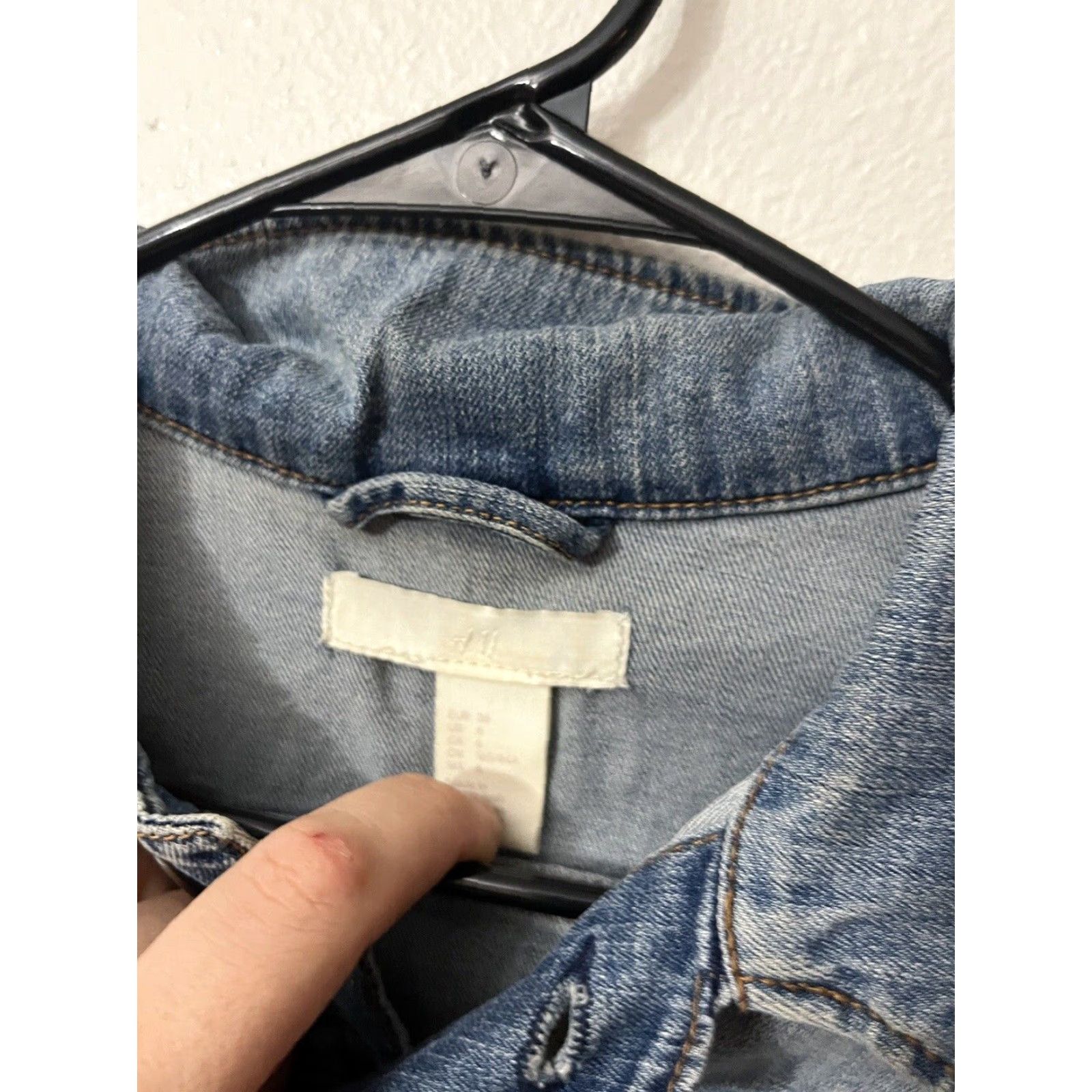 H&M H&M Denim Jacket Women's Size 6 Blue Cotton Blend Casual Classic Fall Winter Size 28" / US 6 / IT 42 - 2 Thumbnail