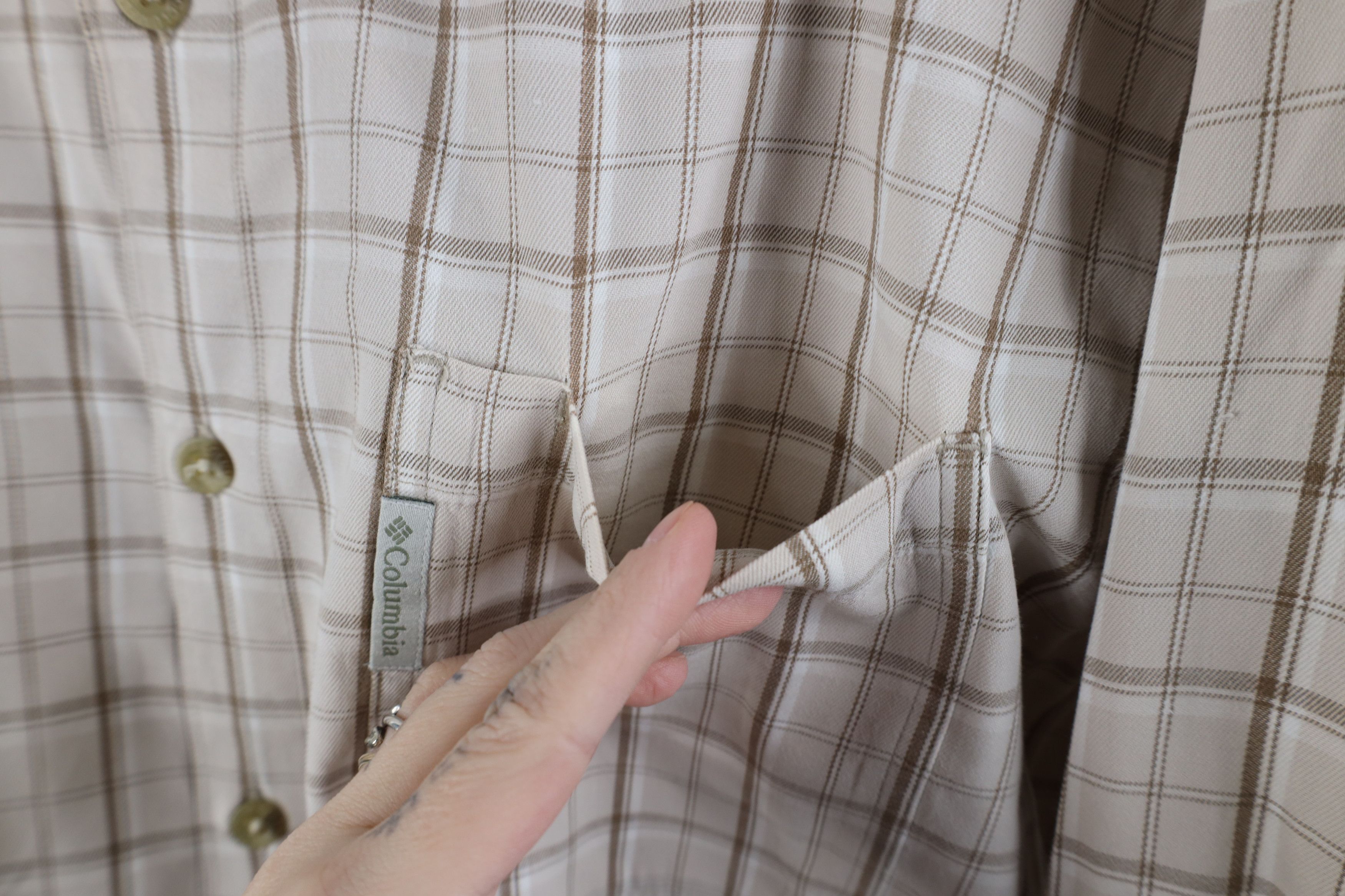 Columbia × Vintage Vintage Columbia Faded Collared Button Down Shirt Plaid Size US M / EU 48-50 / 2 - 5 Thumbnail