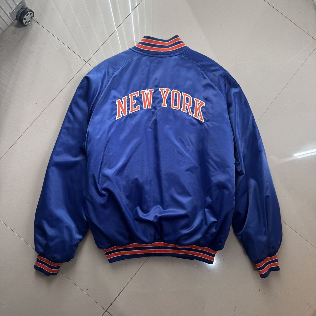 NIKE NEW YORK KNICKS BOMBER JACKET