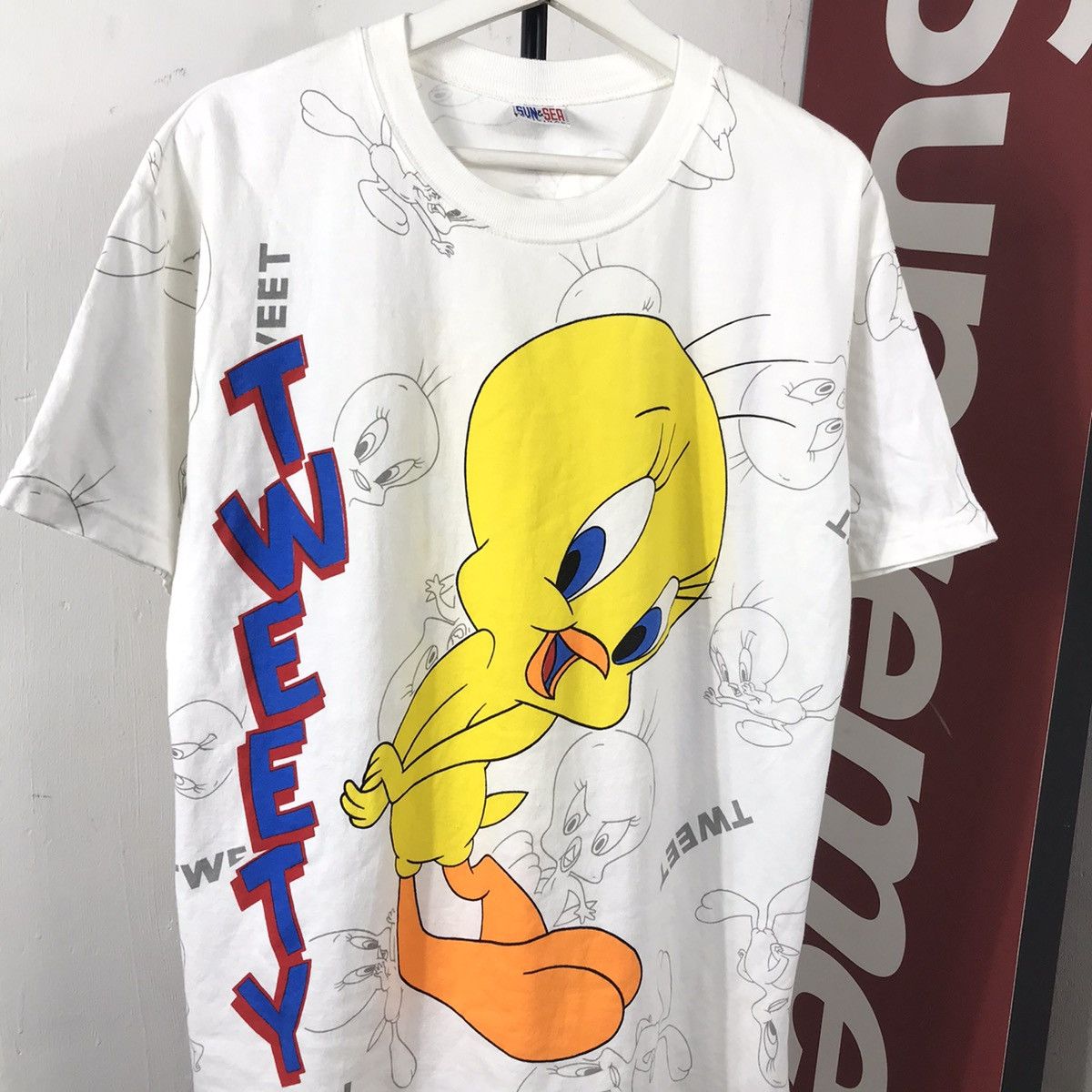 Disney Vtg europe 1996s Tweety Looney Tunes (Full Print) Size US L / EU 52-54 / 3 - 3 Thumbnail