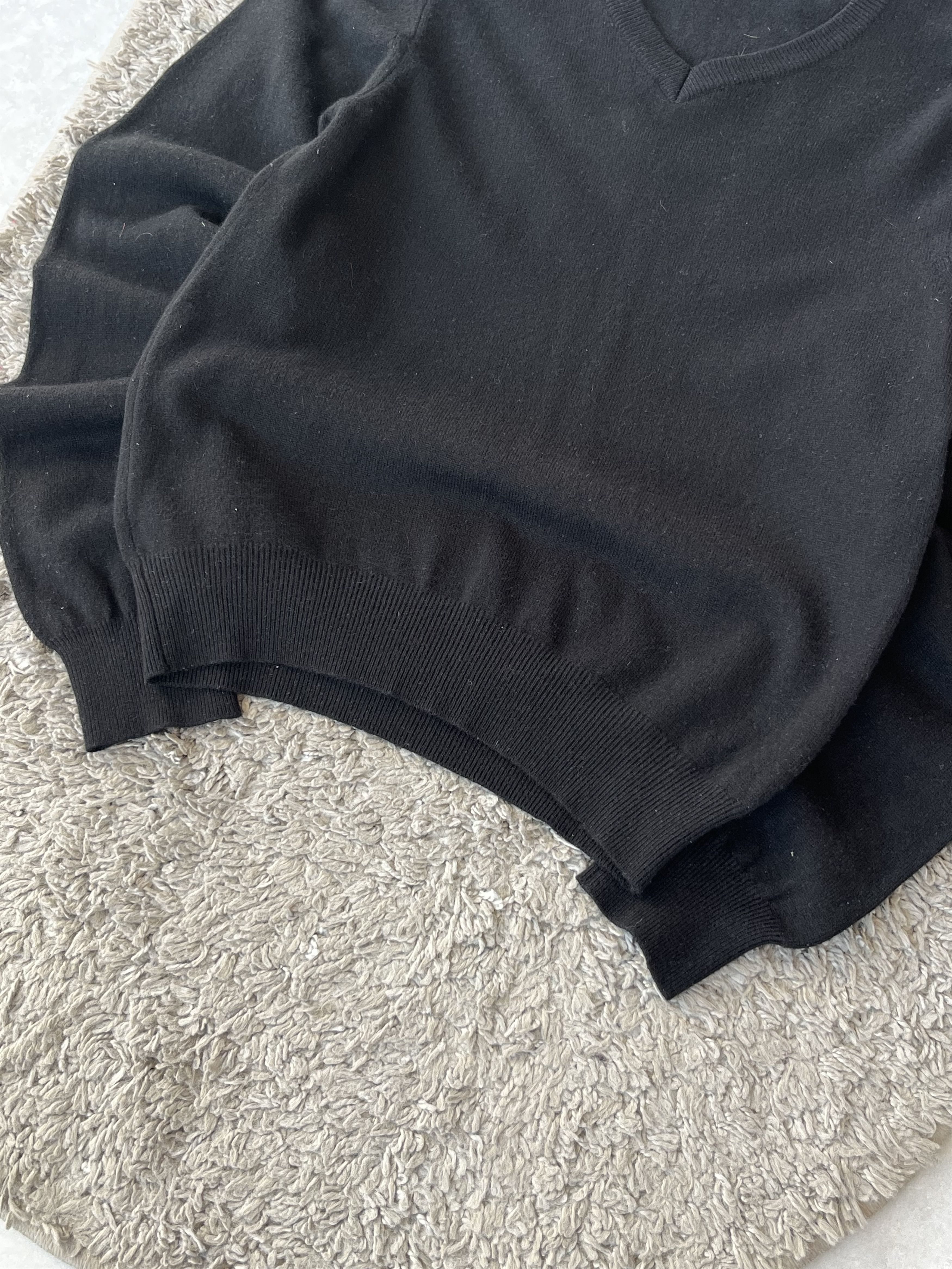 Dolce & Gabbana DOLCE&GABBANA Vintage V Neck MADE IN ITALY 100% Kashmir Size S / US 4 / IT 40 - 6 Thumbnail