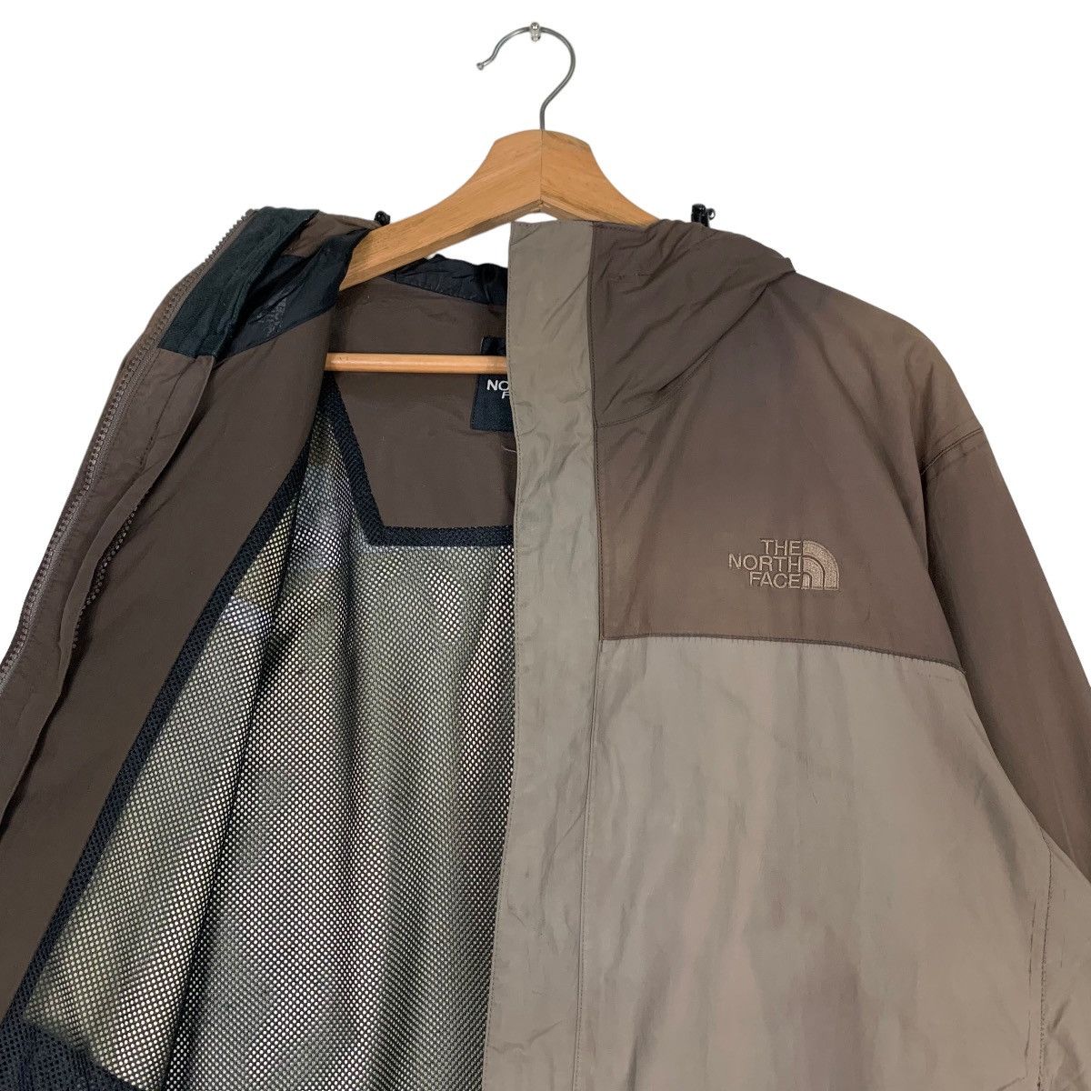 The North Face THE NORTH FACE Colorblock Hoodie Jacket #0400-C18 Size US L / EU 52-54 / 3 - 11 Thumbnail