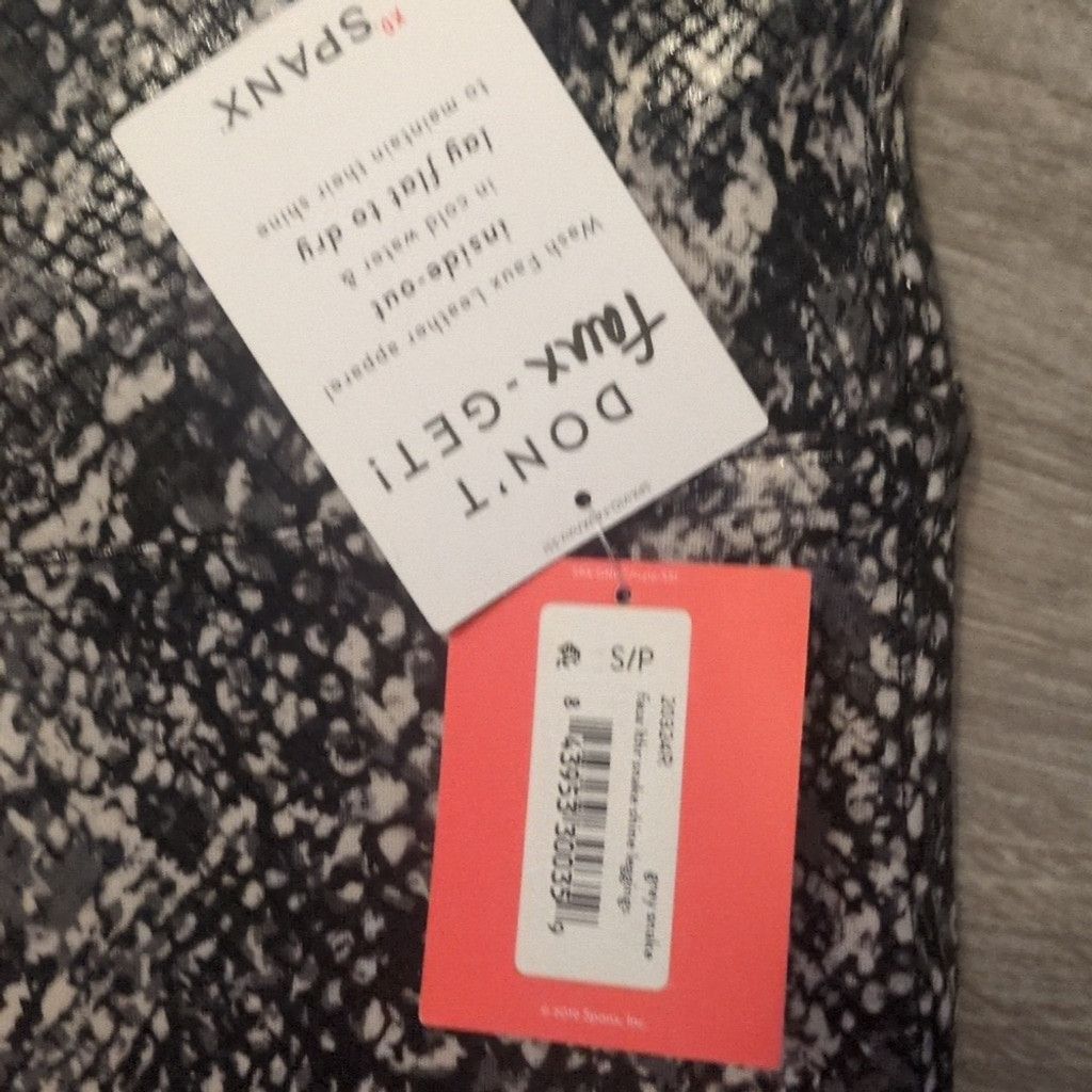 Spanx Spanx Grey Snake Faux Leather Snake Shine Leggings Sz. Small Size 24" / US 00 / IT 34 - 4 Thumbnail