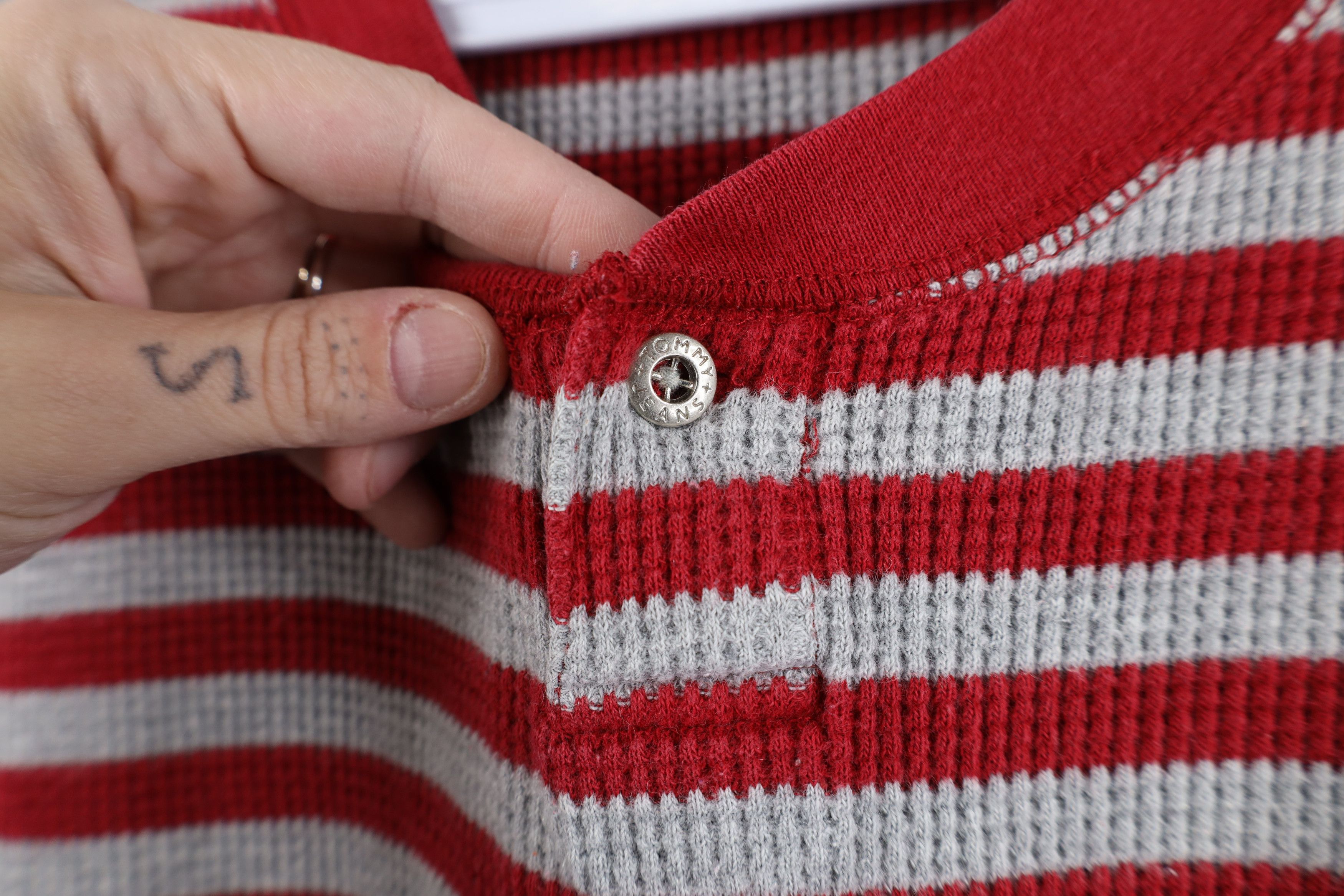 Tommy Hilfiger Vintage 90s Tommy Hilfiger Waffle Knit Henley T-Shirt Size US M / EU 48-50 / 2 - 5 Thumbnail