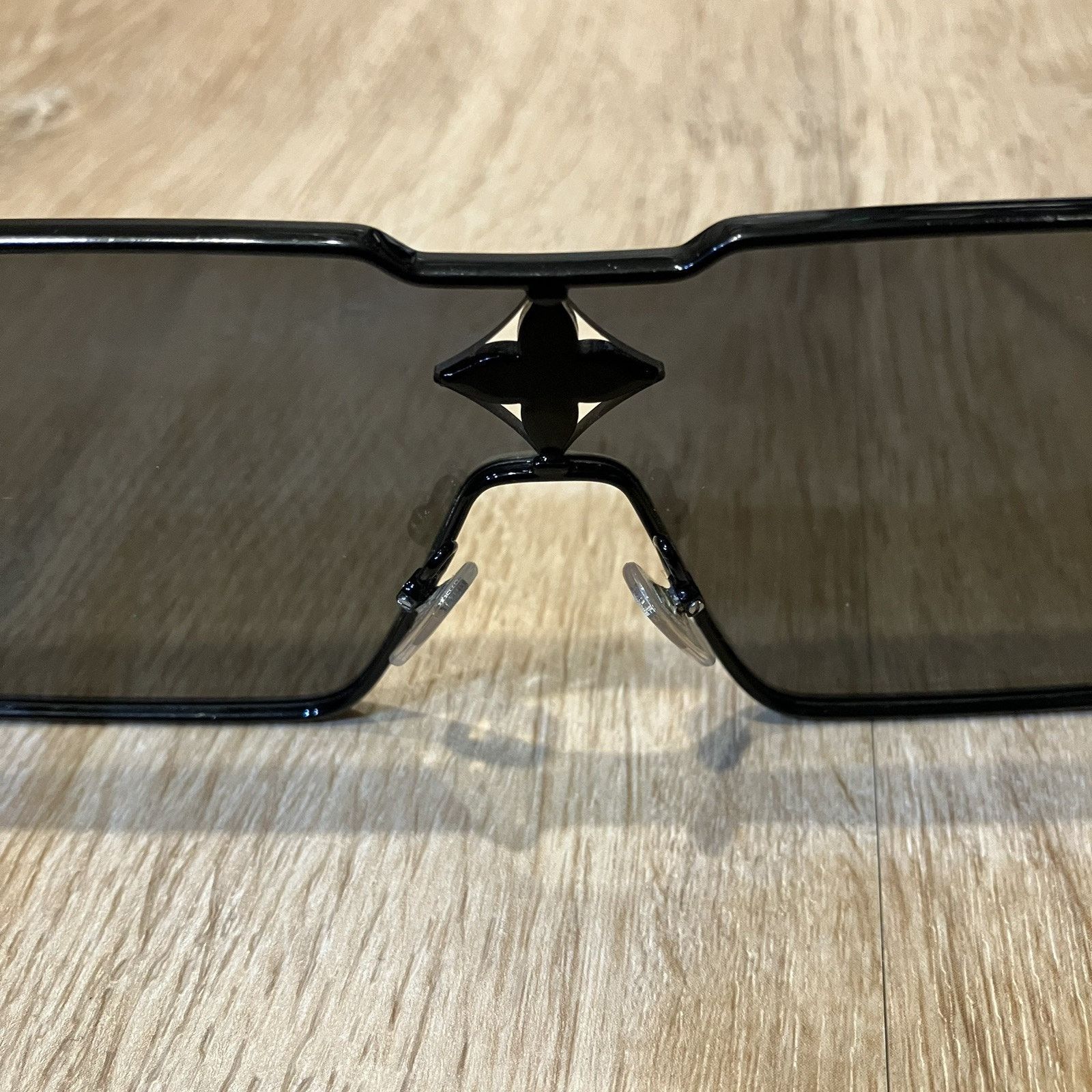 Louis Vuitton Louis Vuitton Cyclone Metal Sunglasses Black Silver Mirror Size ONE SIZE - 5 Thumbnail