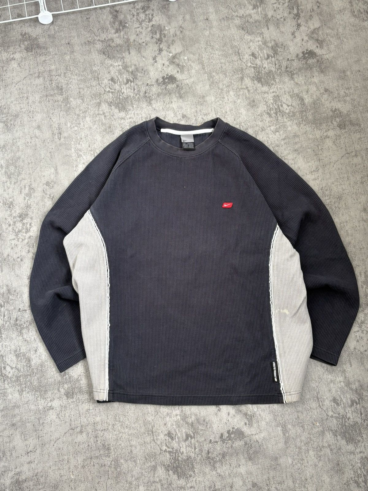 Nike Vintage Nike y2k sweatshirt embroidery swoosh Size US L / EU 52-54 / 3 - 1 Thumbnail
