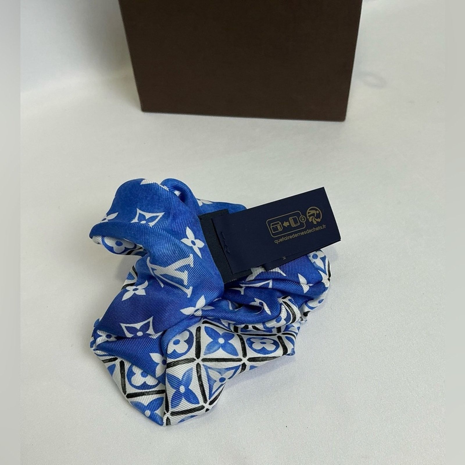 Louis Vuitton Authentic Louis Vuitton Blue White Designer Scrunchie w box Size ONE SIZE - 3 Thumbnail