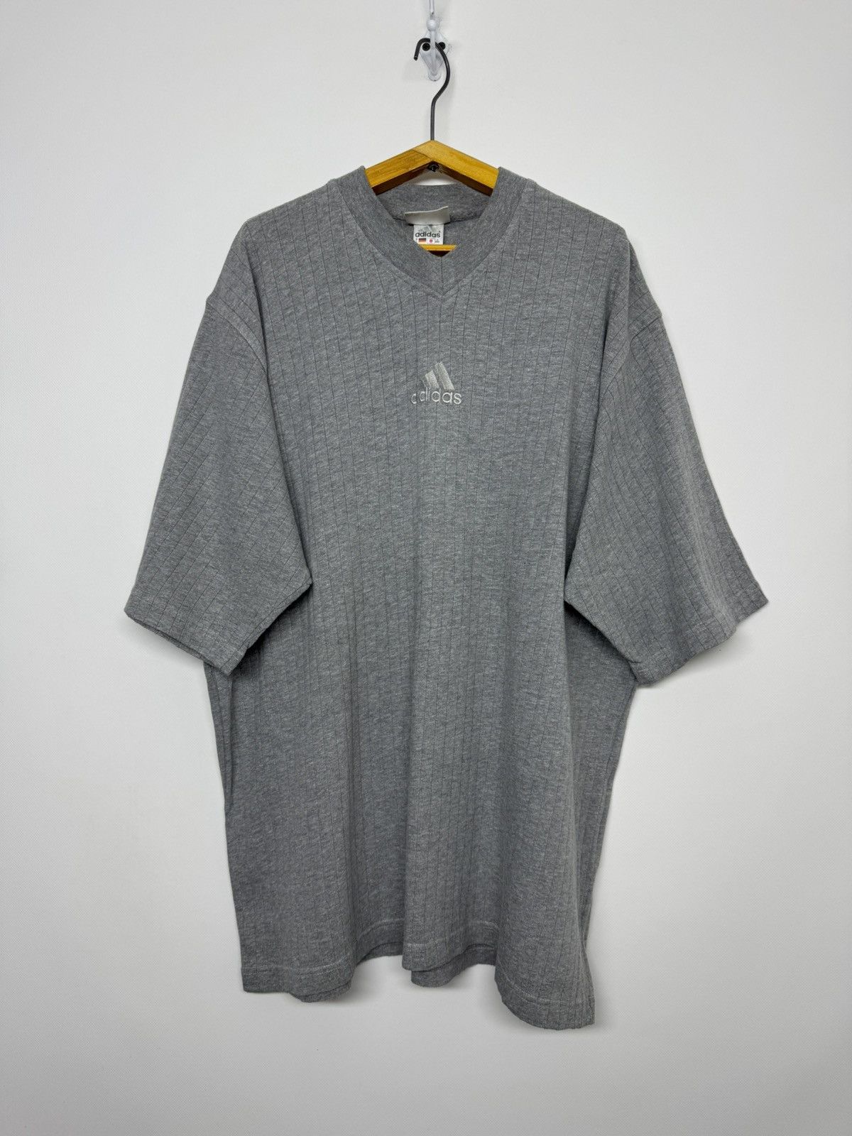 Adidas Vintage 90s Adidas v-neck ribbed T-Shirt logo in beige Size US L / EU 52-54 / 3 - 3 Thumbnail